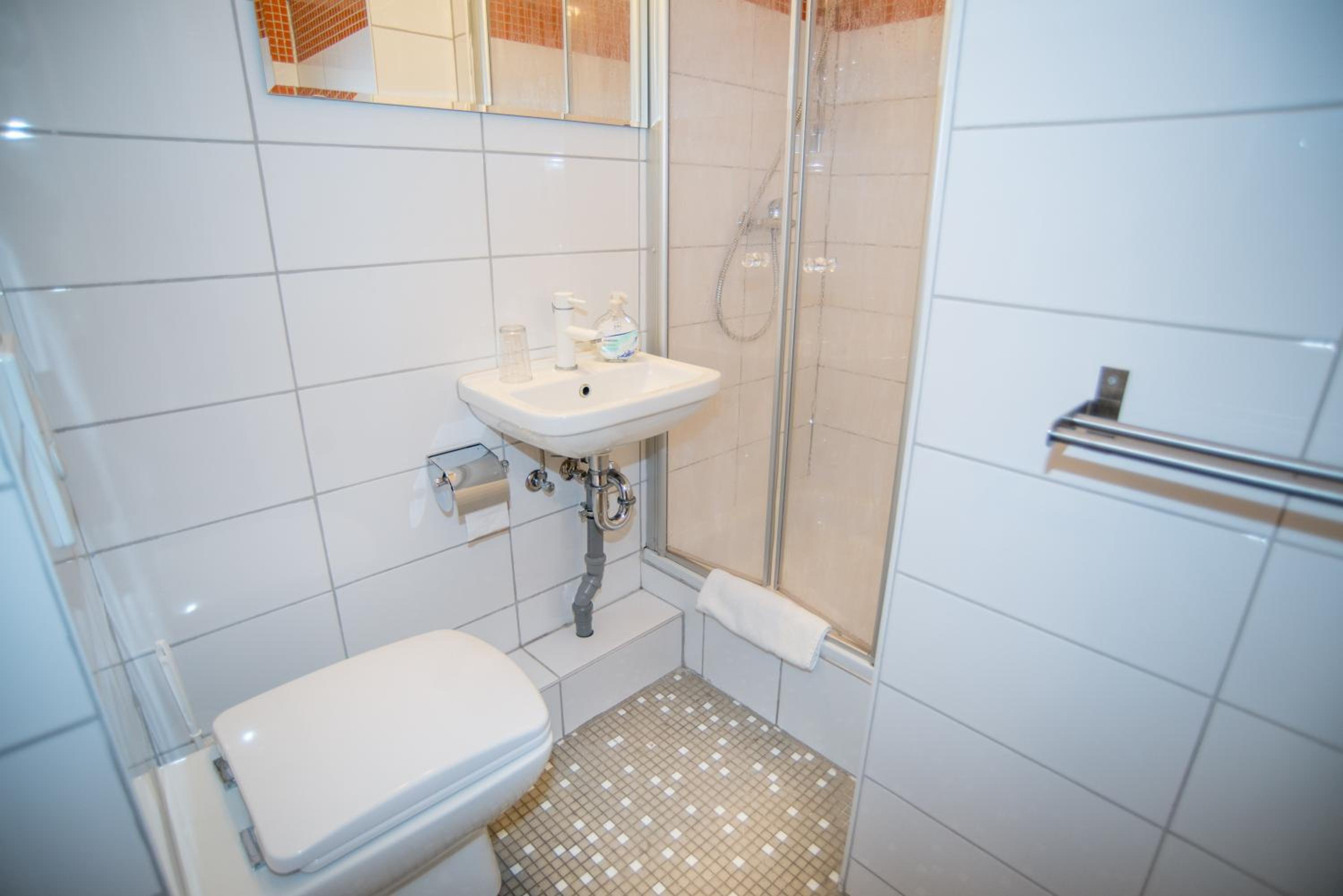 Single Room photo 3