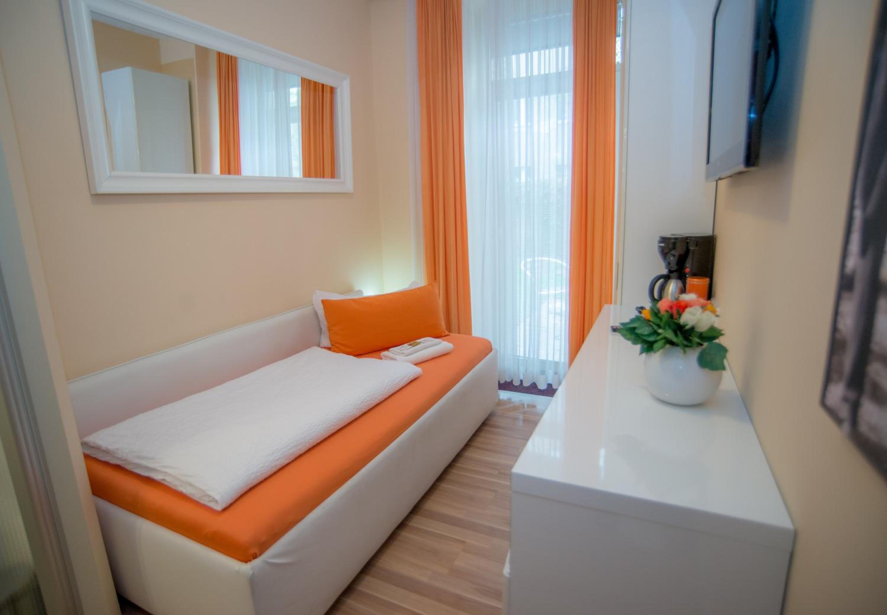 Single Room photo 1