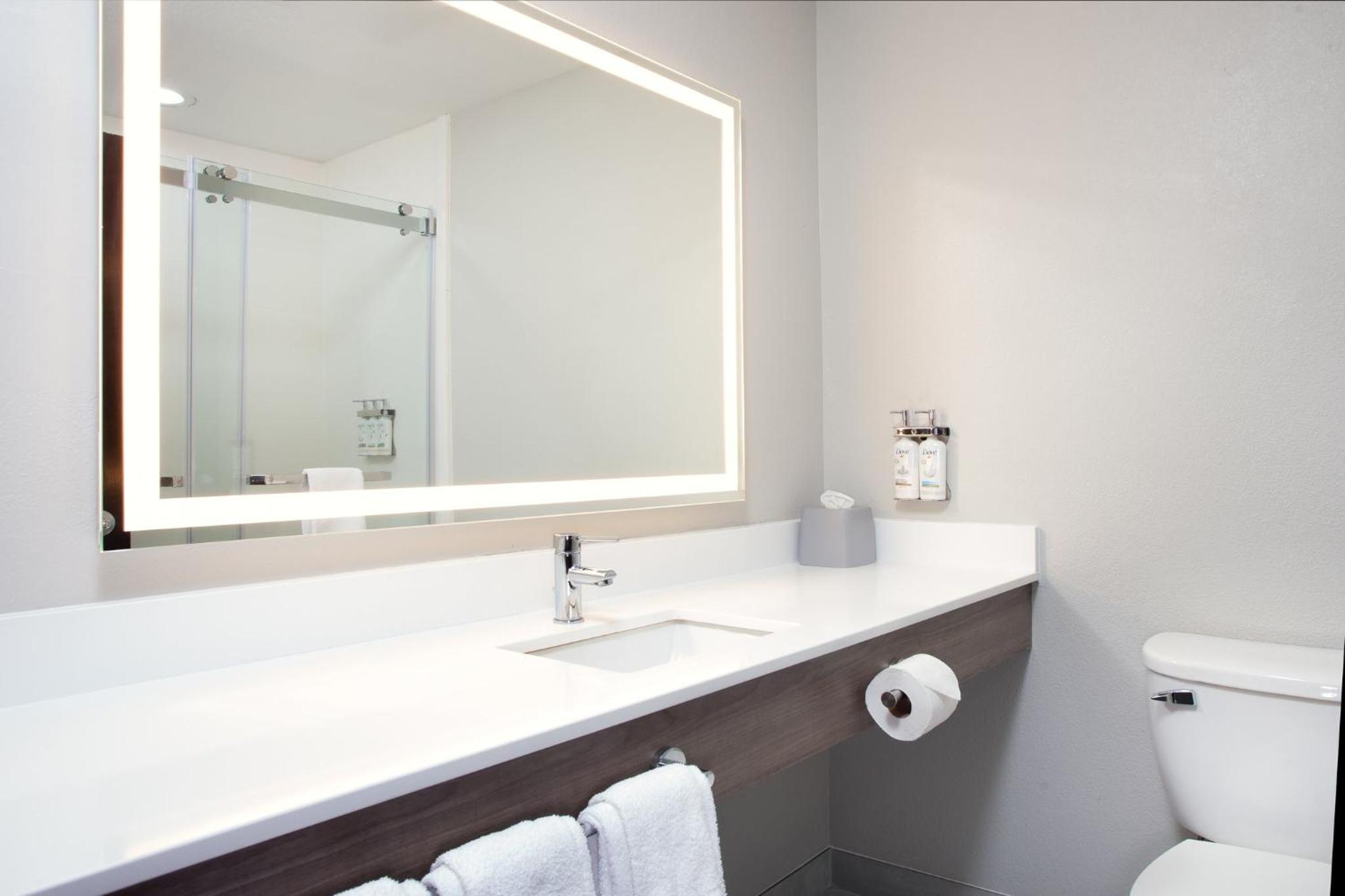 Queen Suite with Two Queen Beds - Photo 5