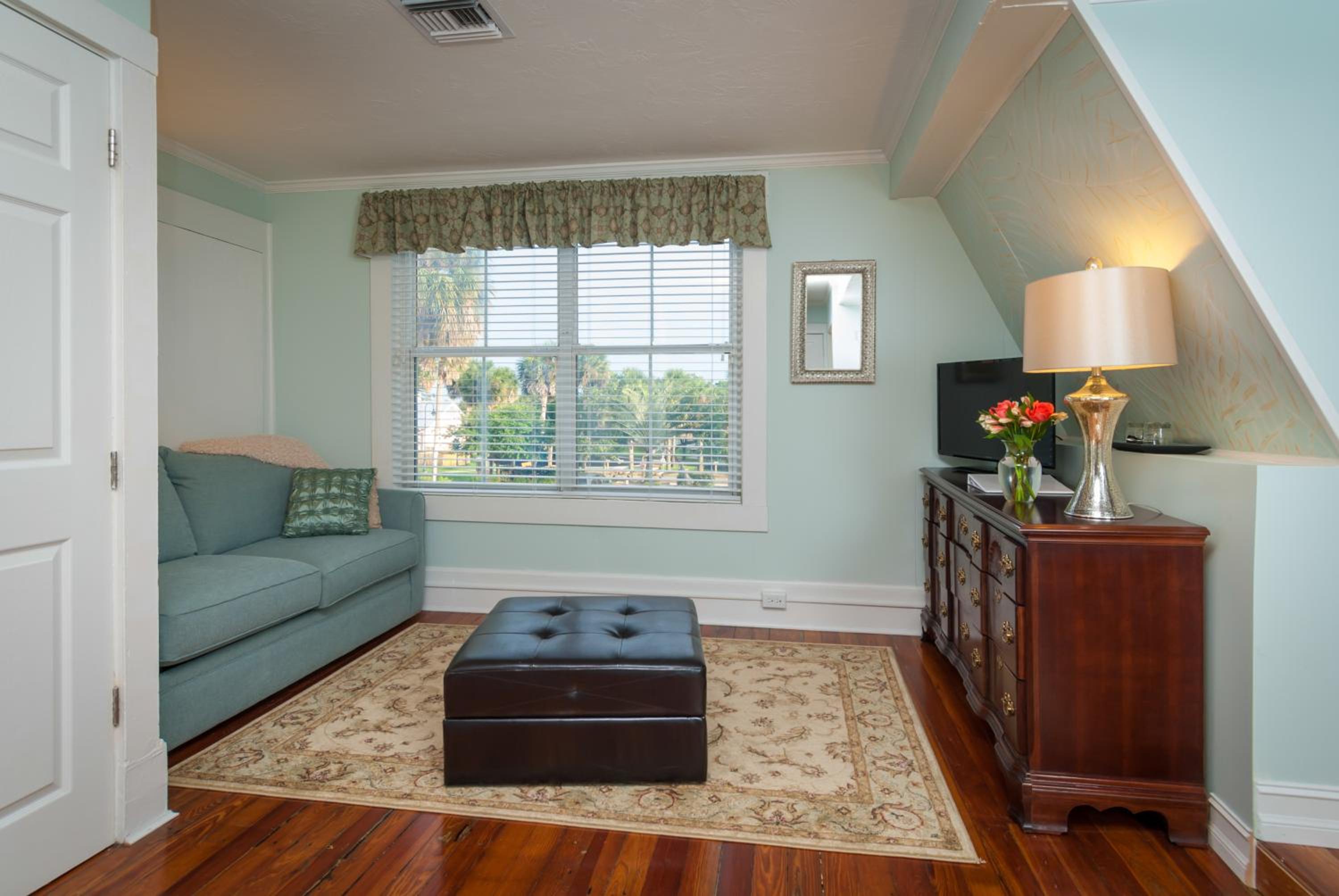 Deluxe King Room photo 1