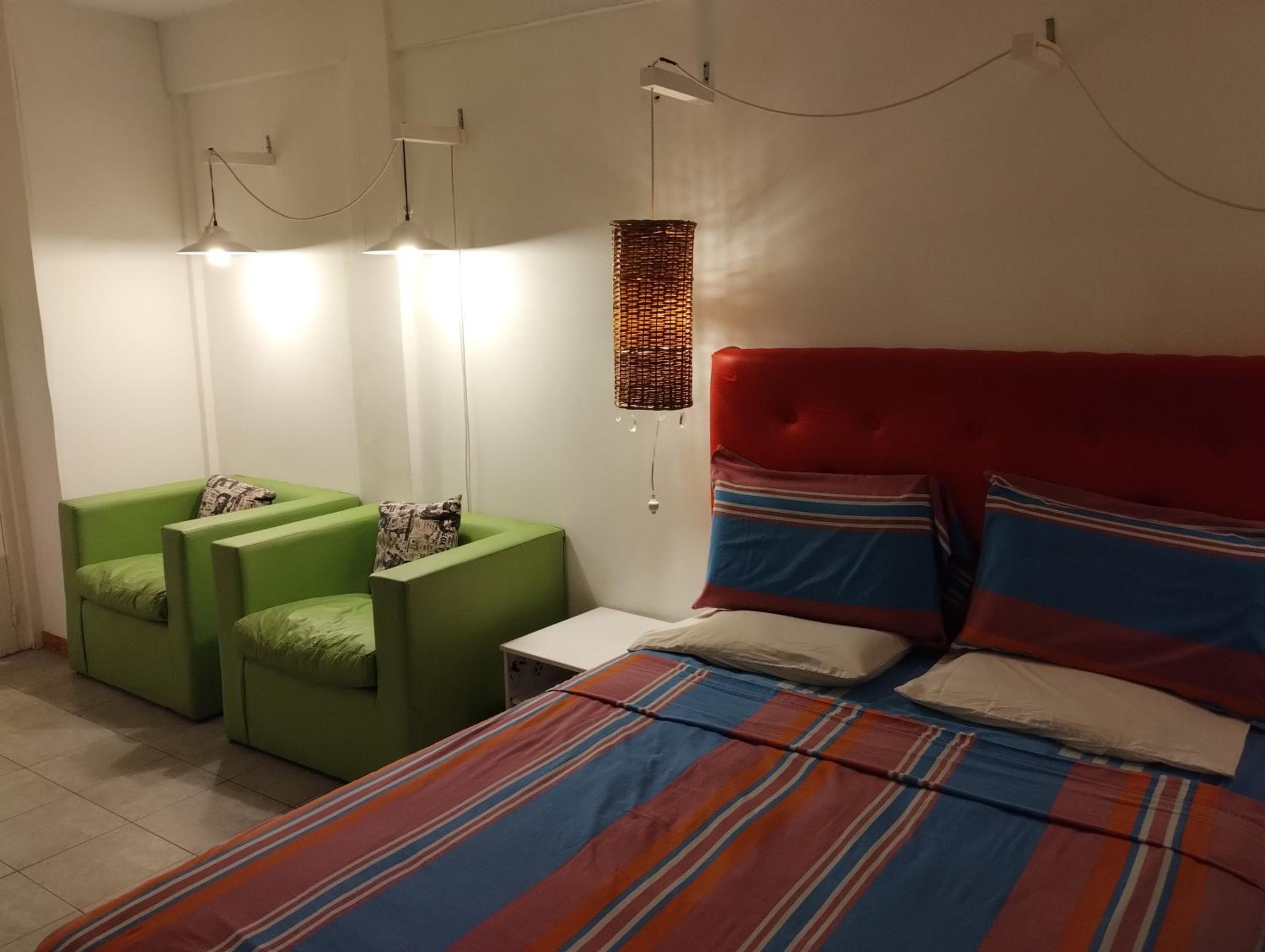 Economic suite housing photo 2