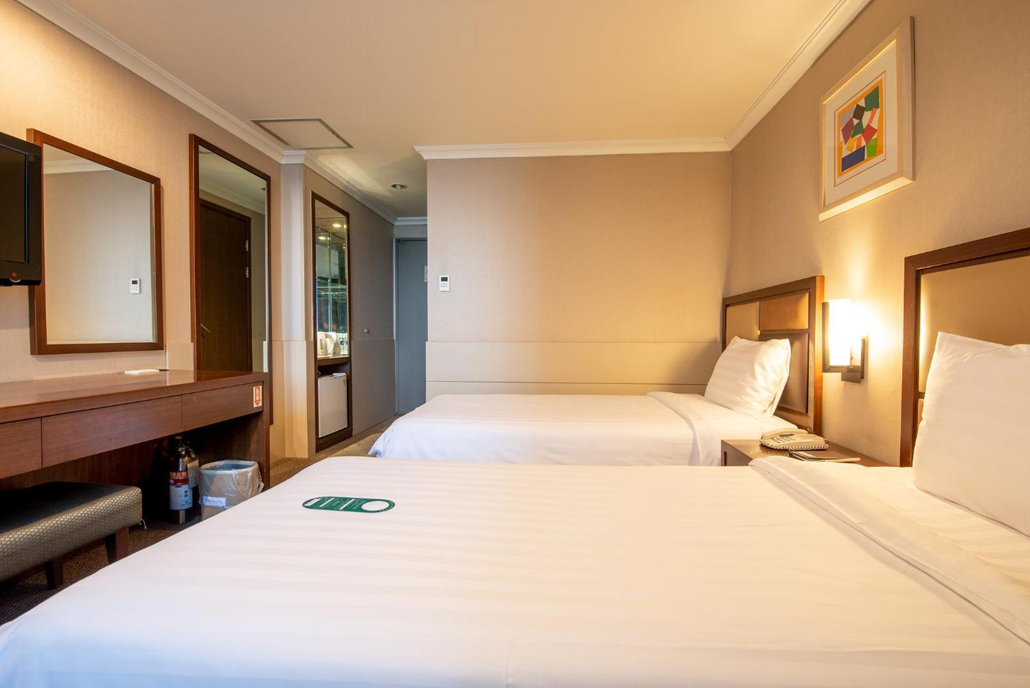 Classic Twin Room - Photo 2