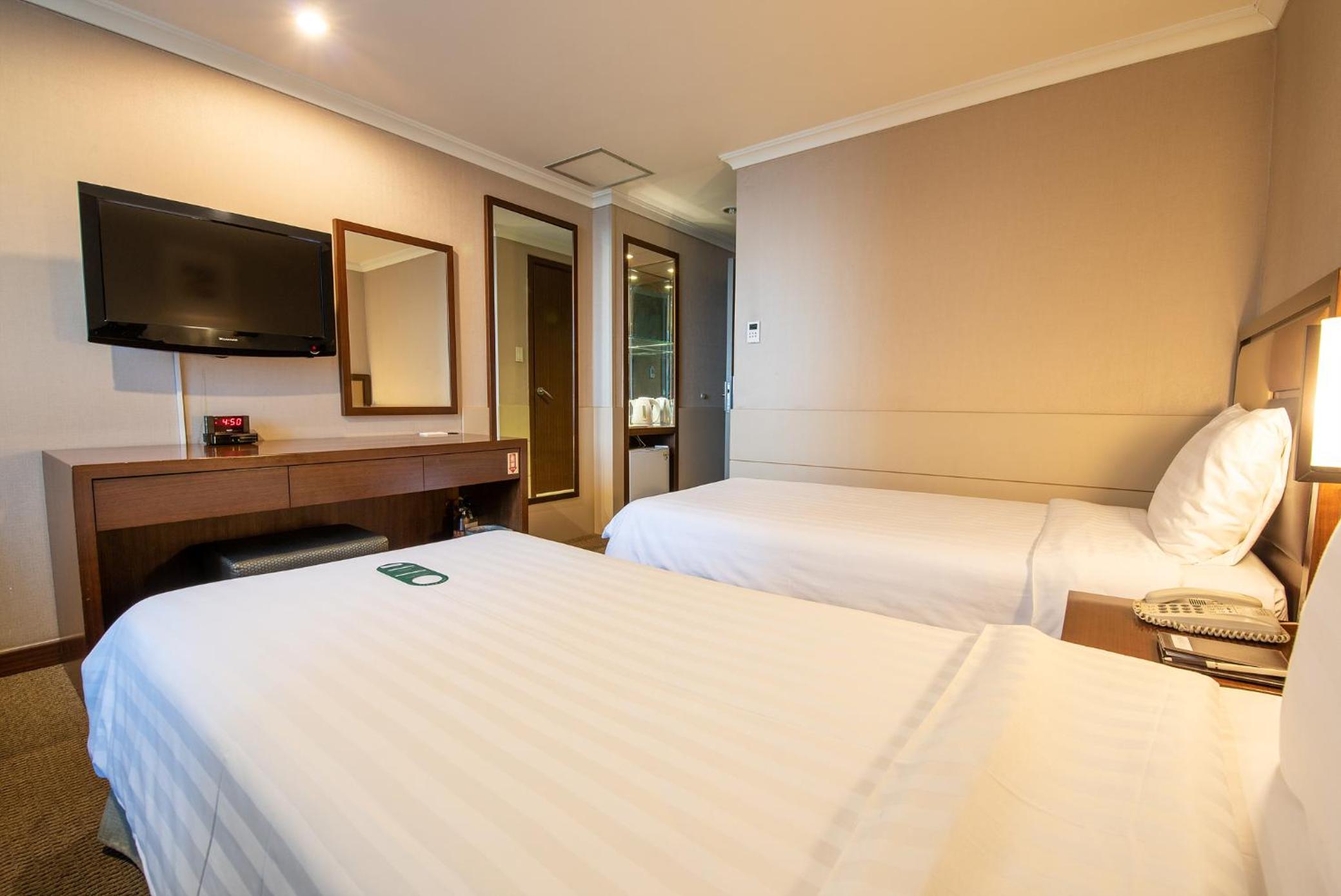Classic Twin Room - Photo 3