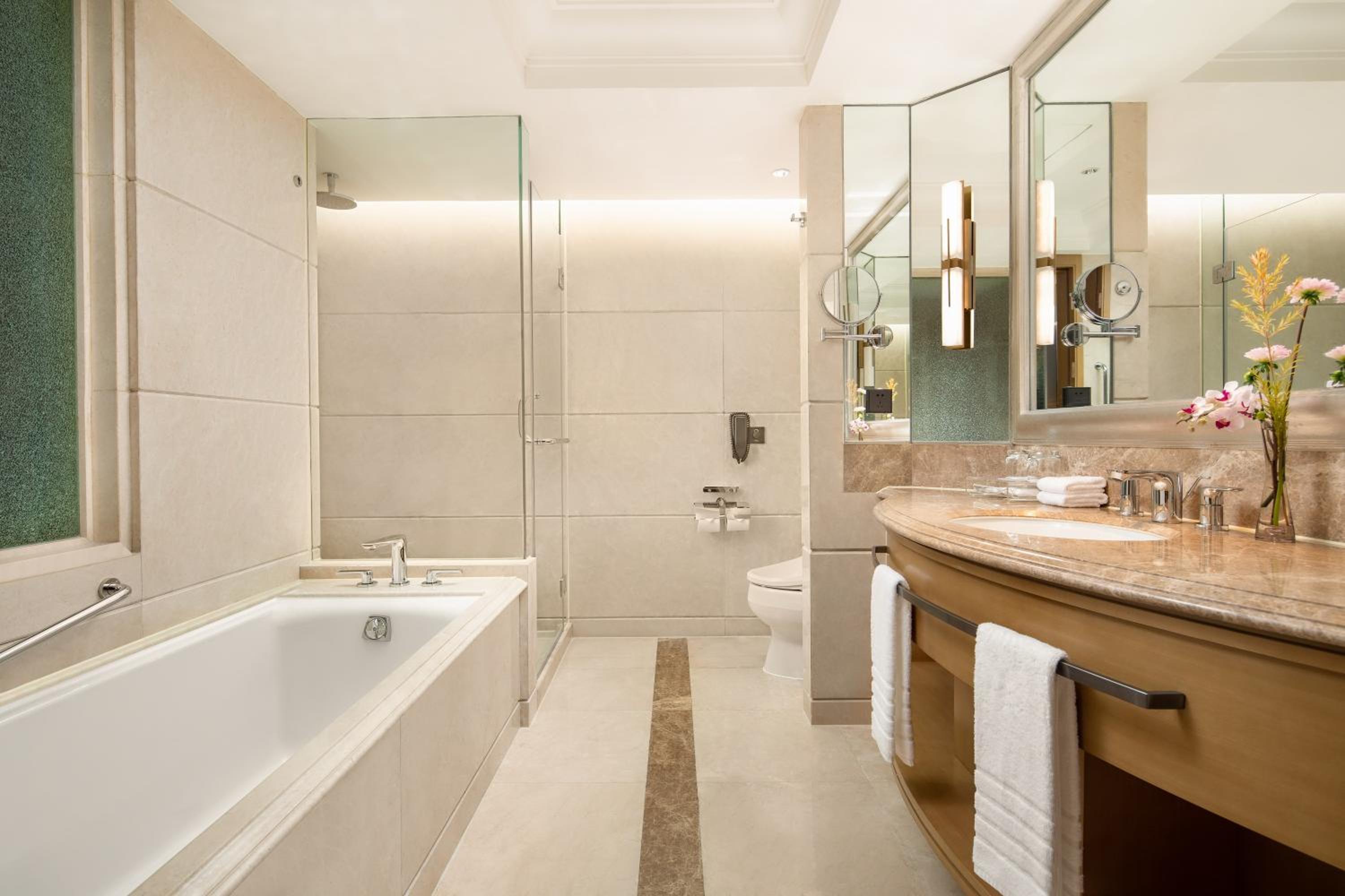 1 King bed Crowne Plaza Suite
