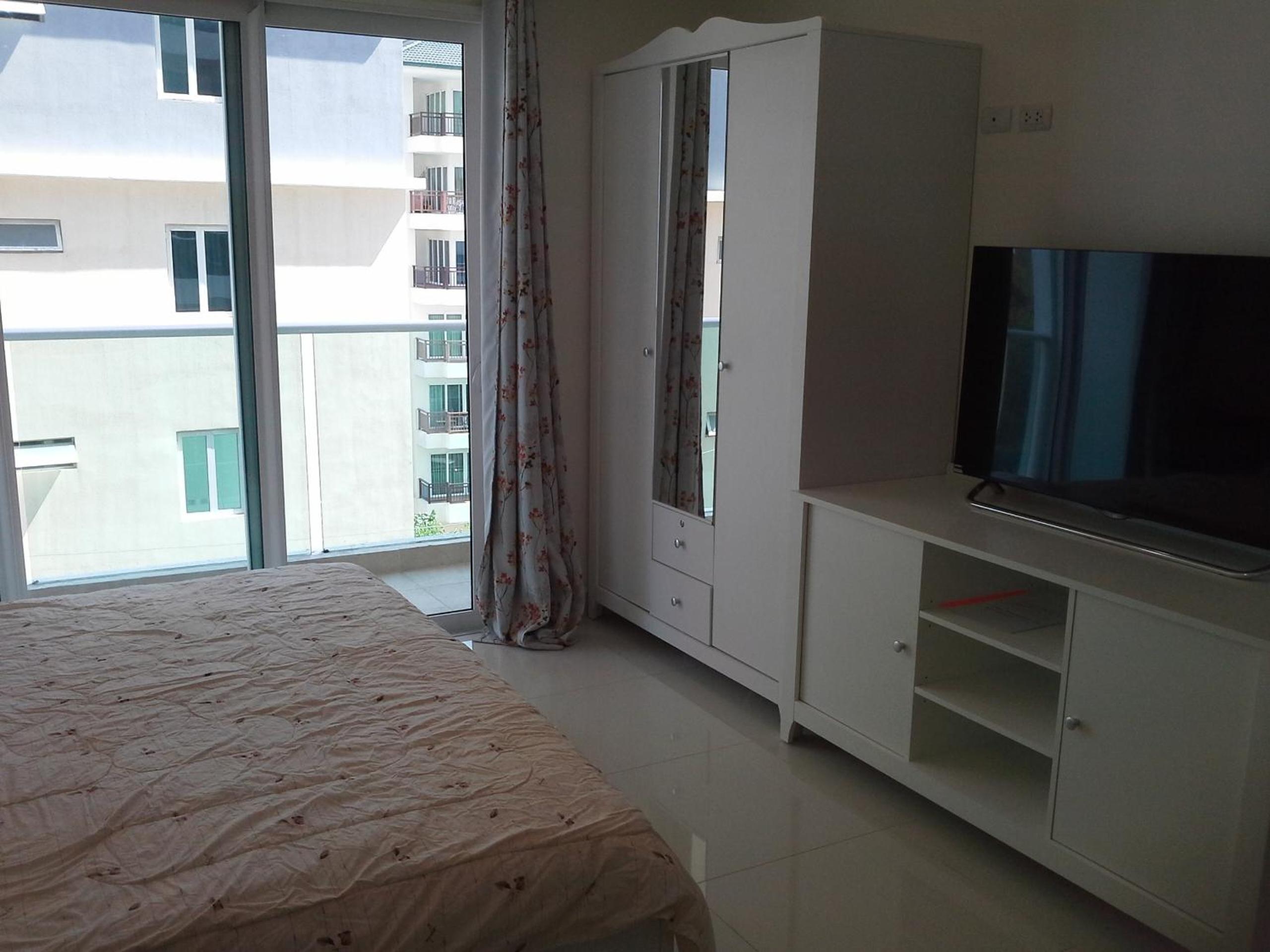 Apartment with Balcony photo 1