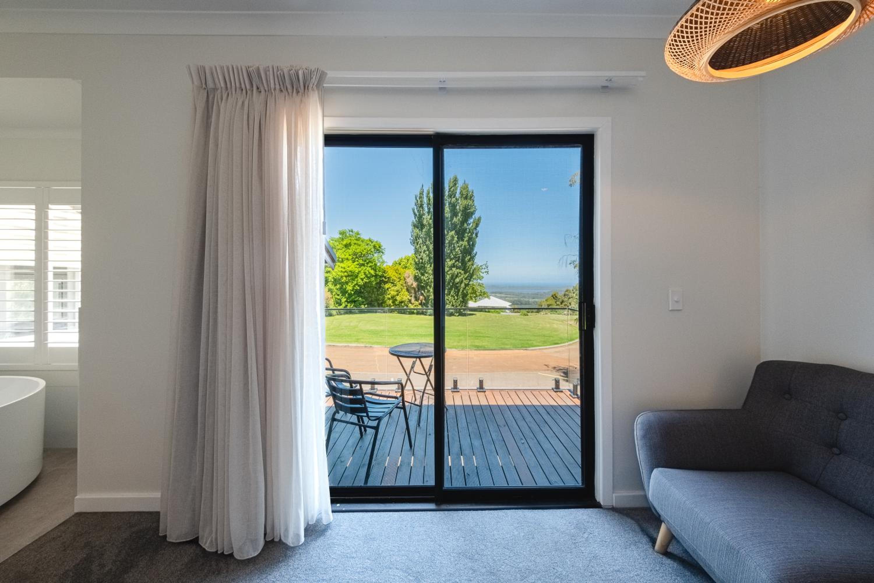 King Room with Sea View - Photo 2