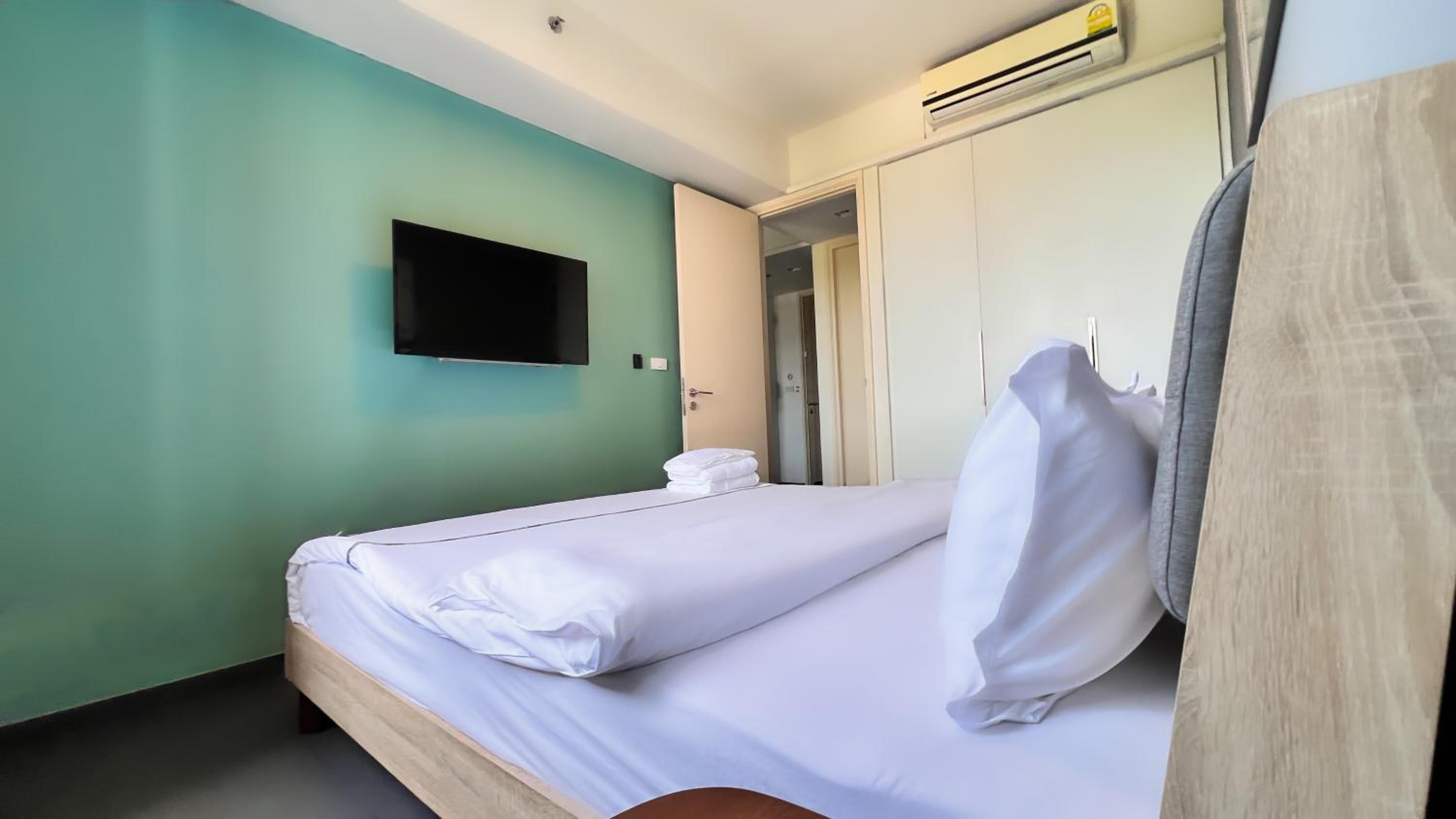 One-Bedroom Apartment with Sea View and Balcony photo 3
