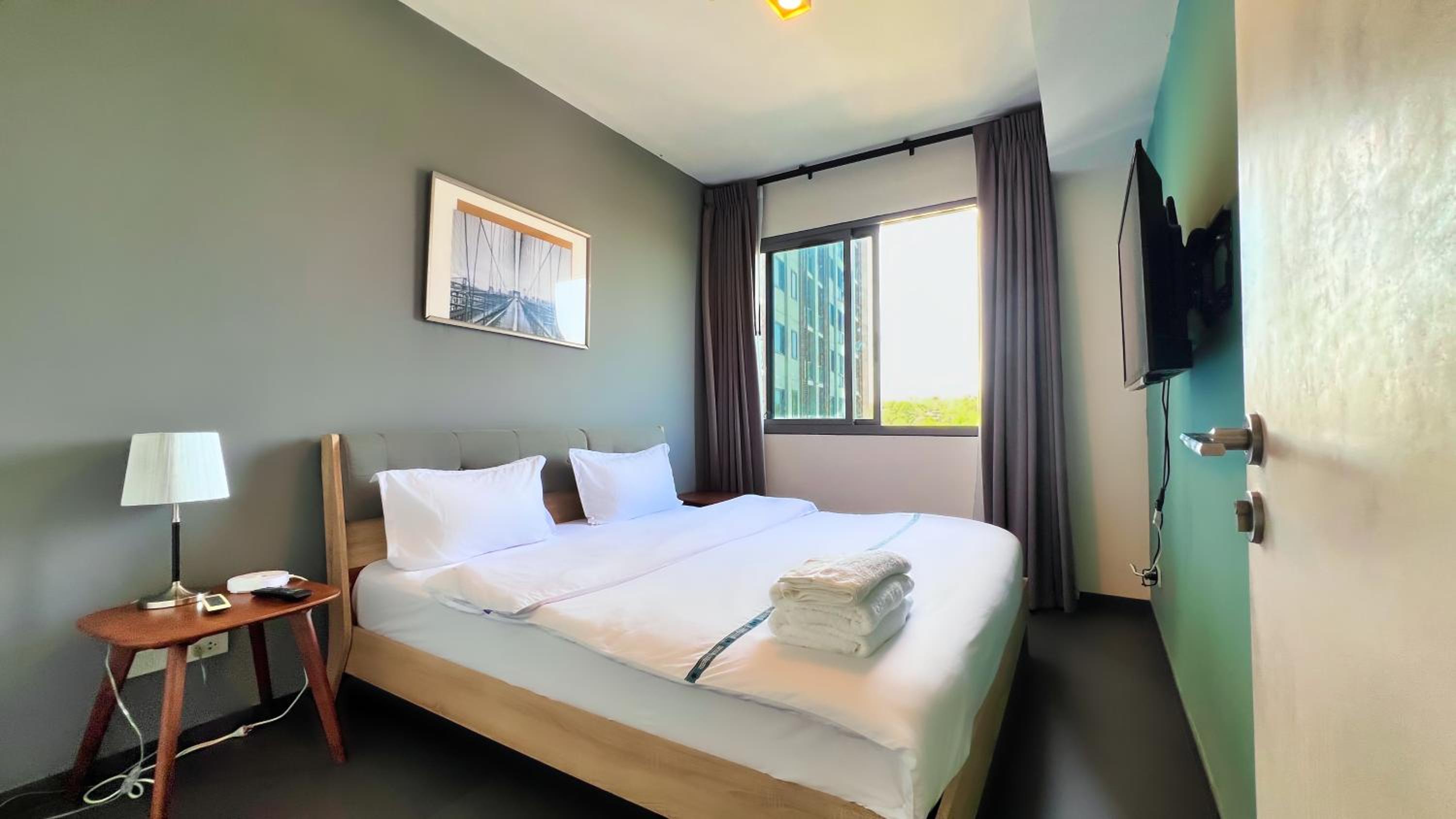 One-Bedroom Apartment with Sea View and Balcony photo 2