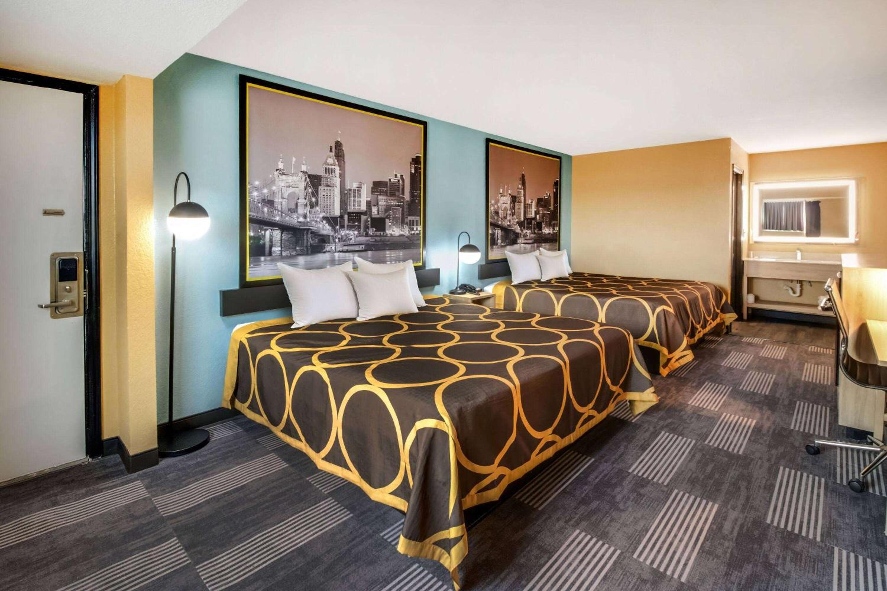 Deluxe King Room - Non-Smoking - Photo 3