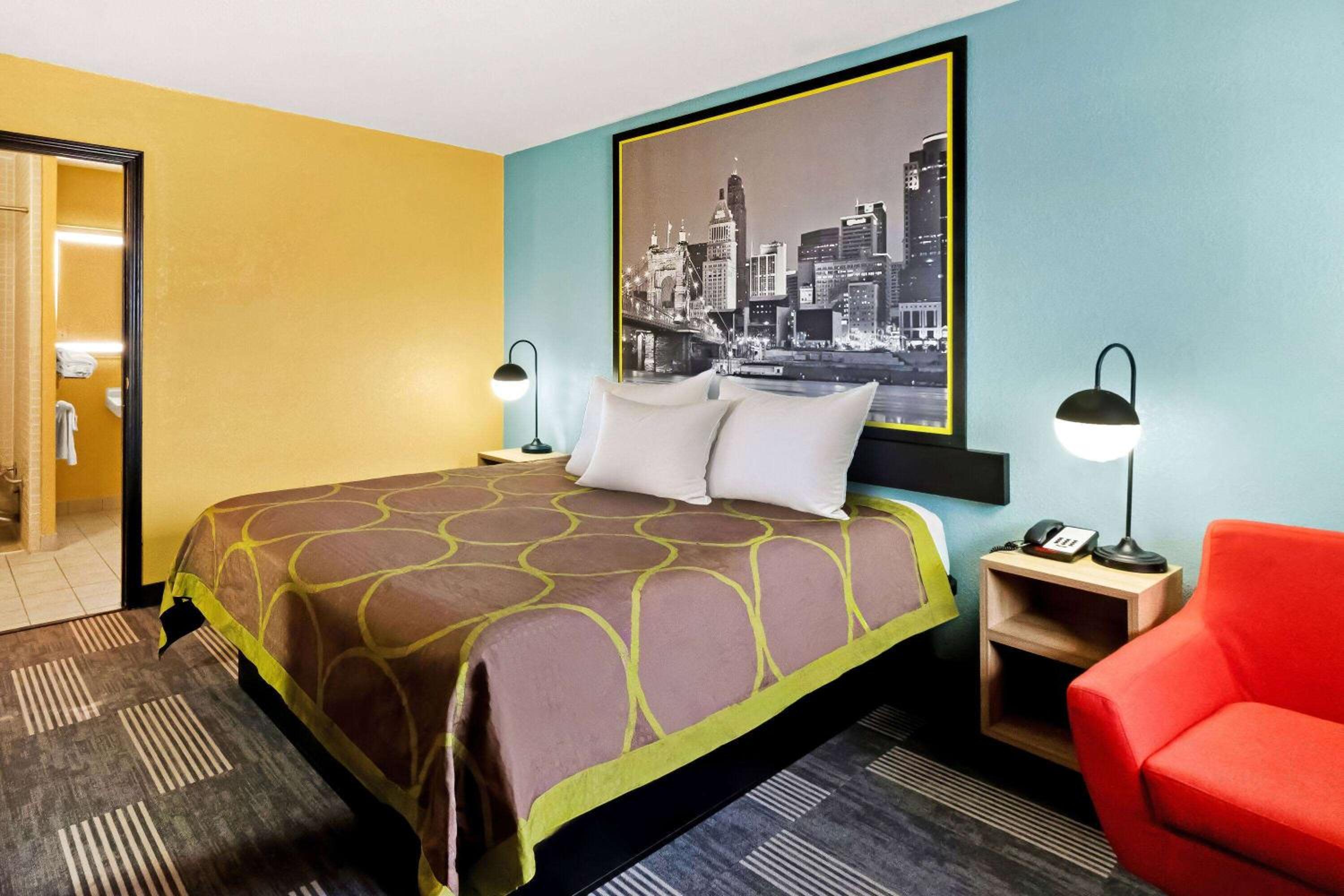King Room with Roll-in Shower - Mobility Access/Non-Smoking - Photo 2