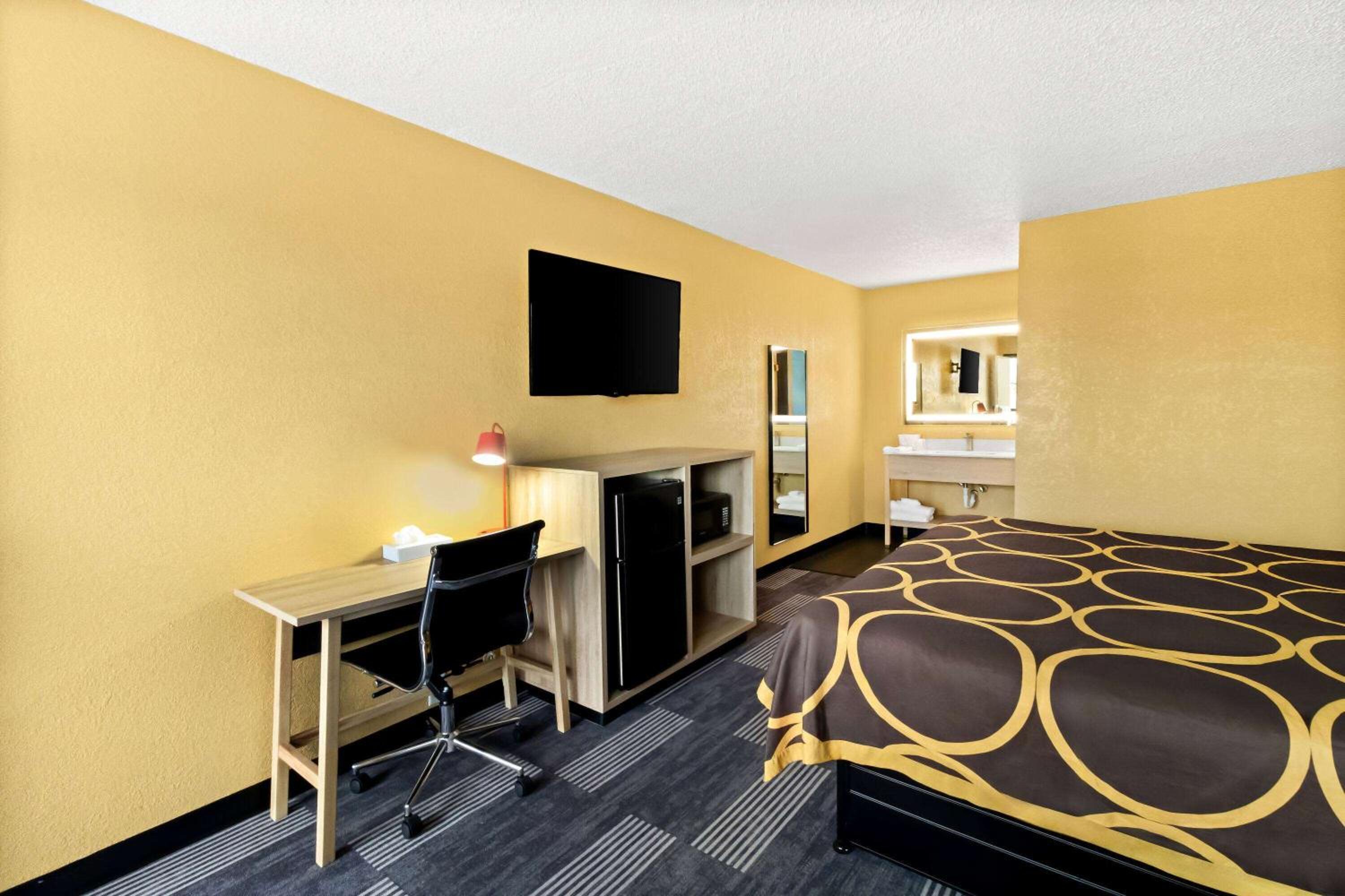 King Room - Non-Smoking - Photo 1