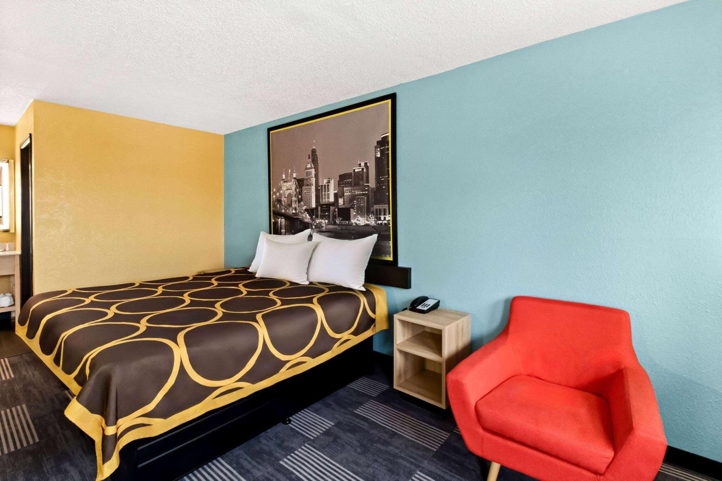 King Room - Non-Smoking - Photo 2