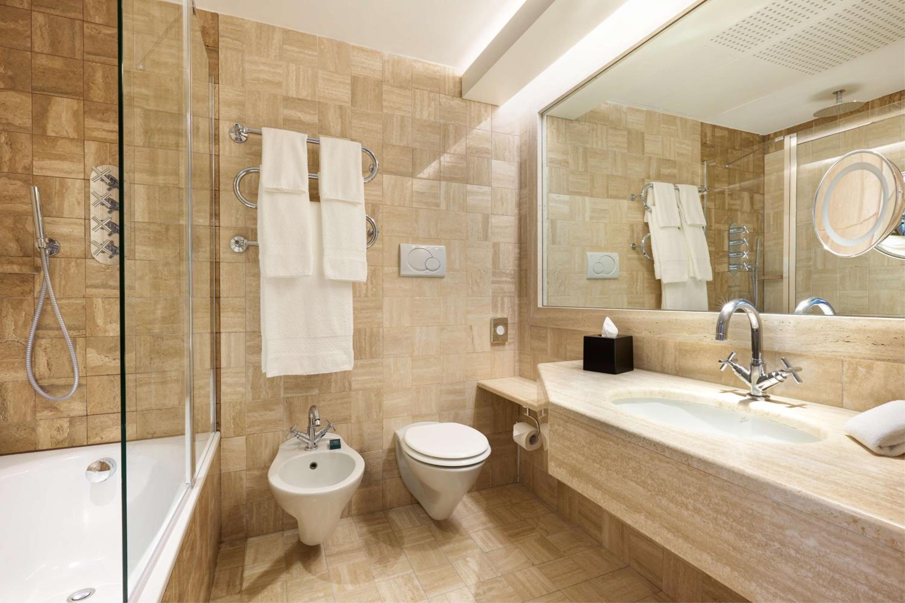 Deluxe Twin Room - Photo 2