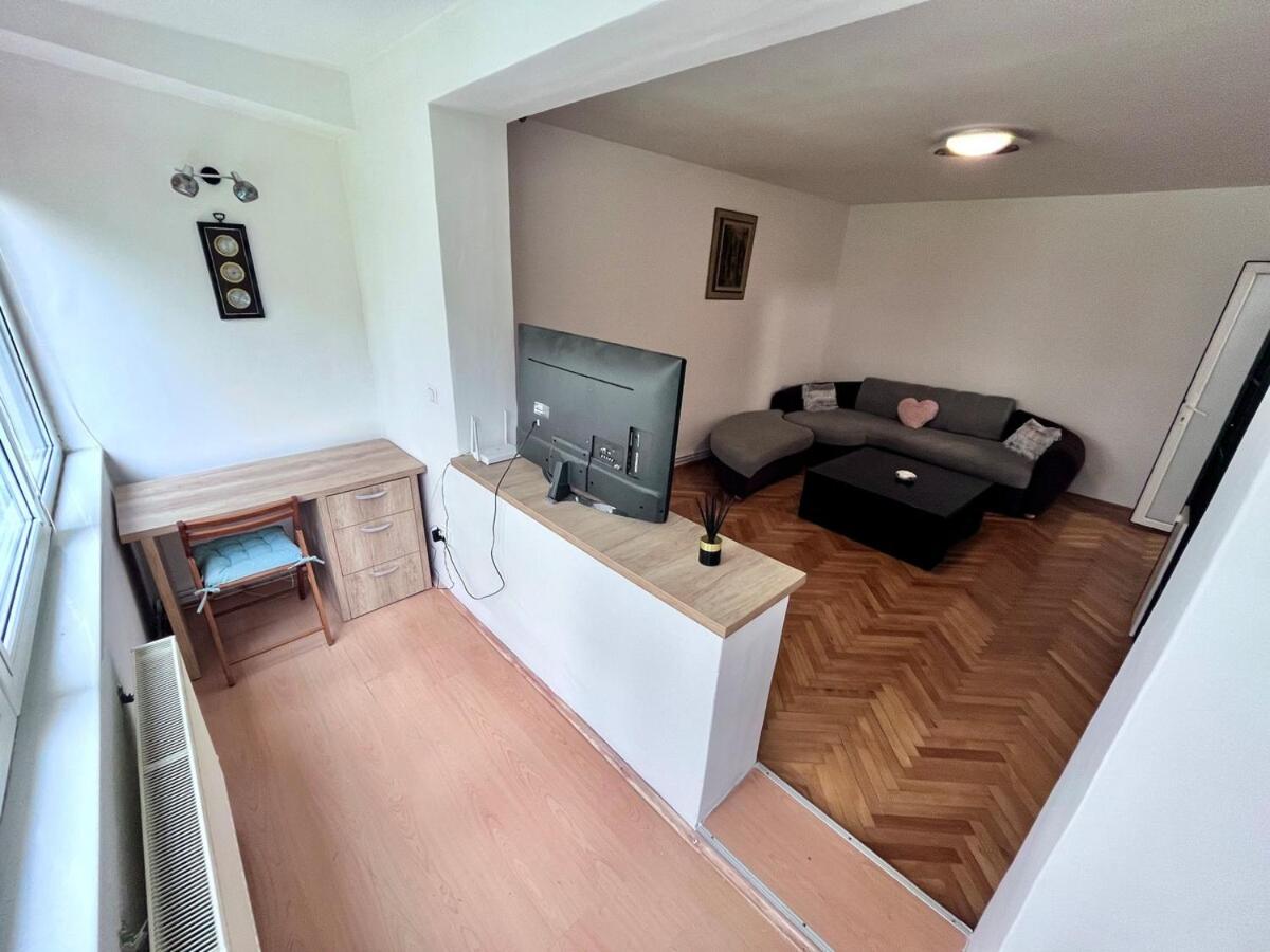 One-Bedroom Apartment photo 3