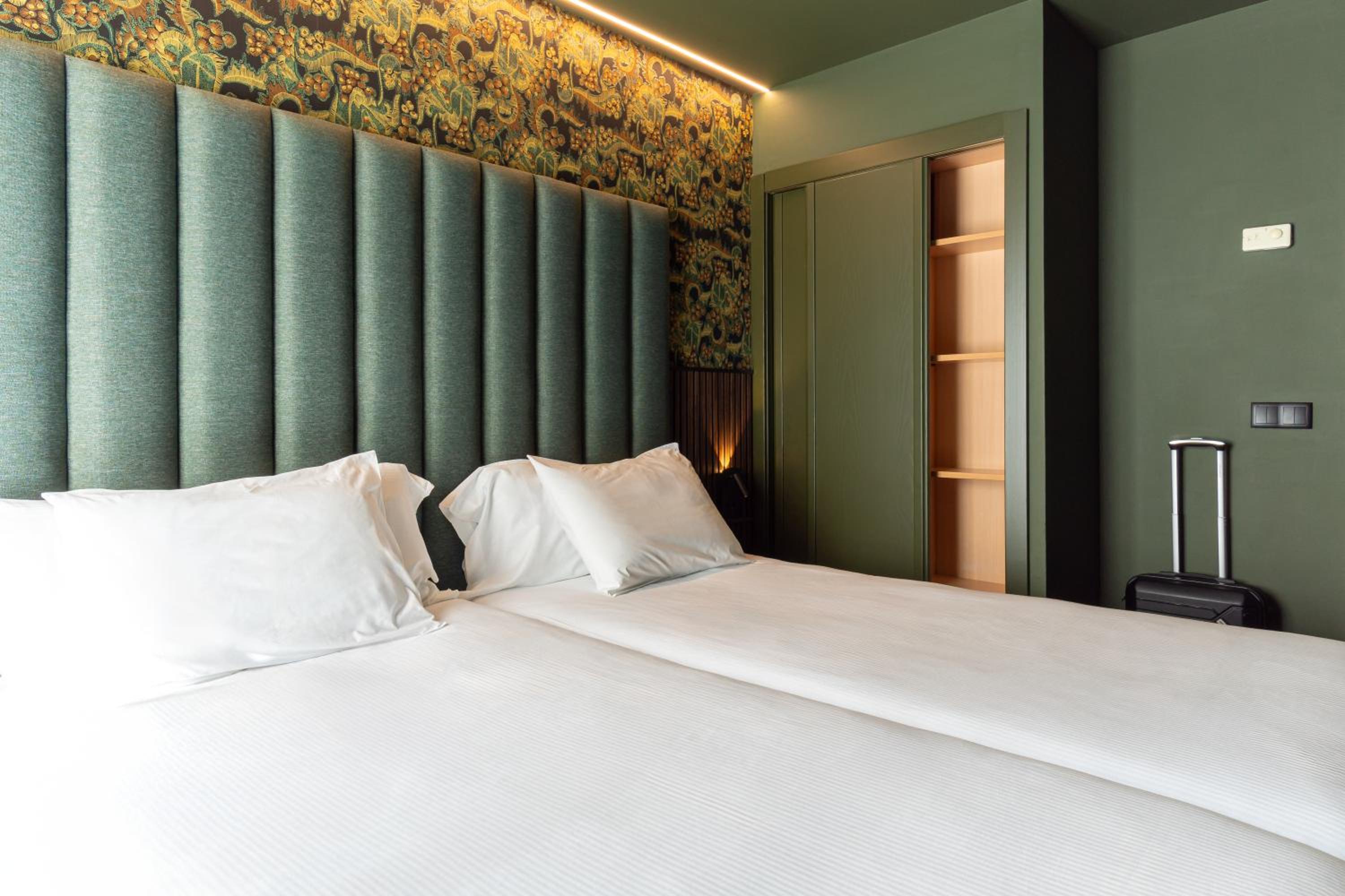 Double or Twin Room - Photo 3