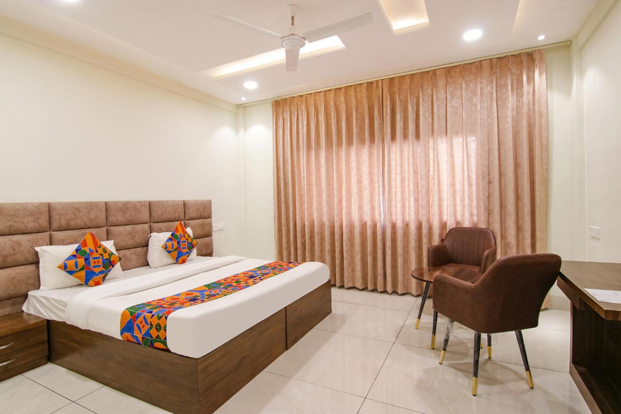 Executive Suite - Photo 1