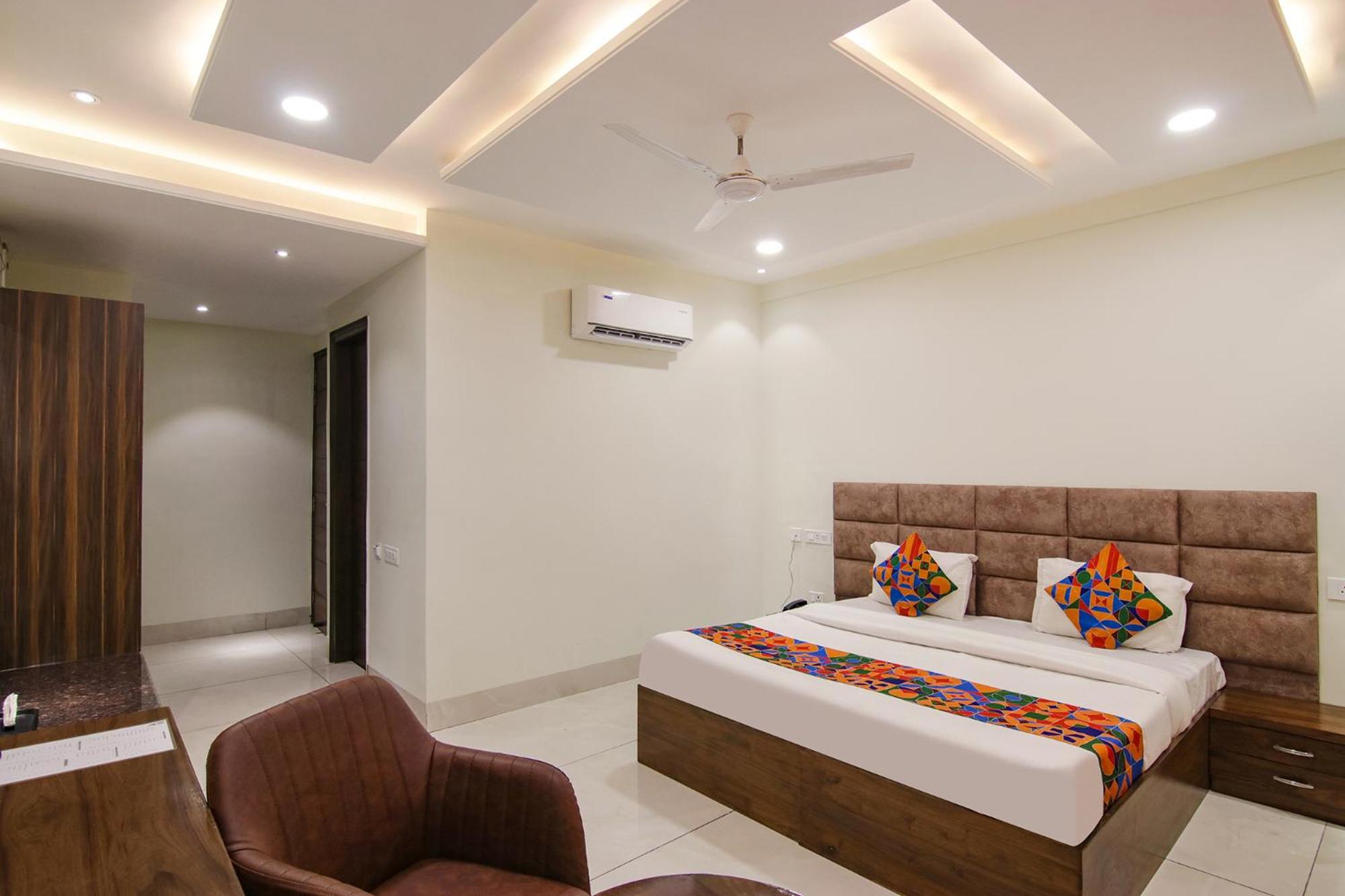 Executive Suite - Photo 3