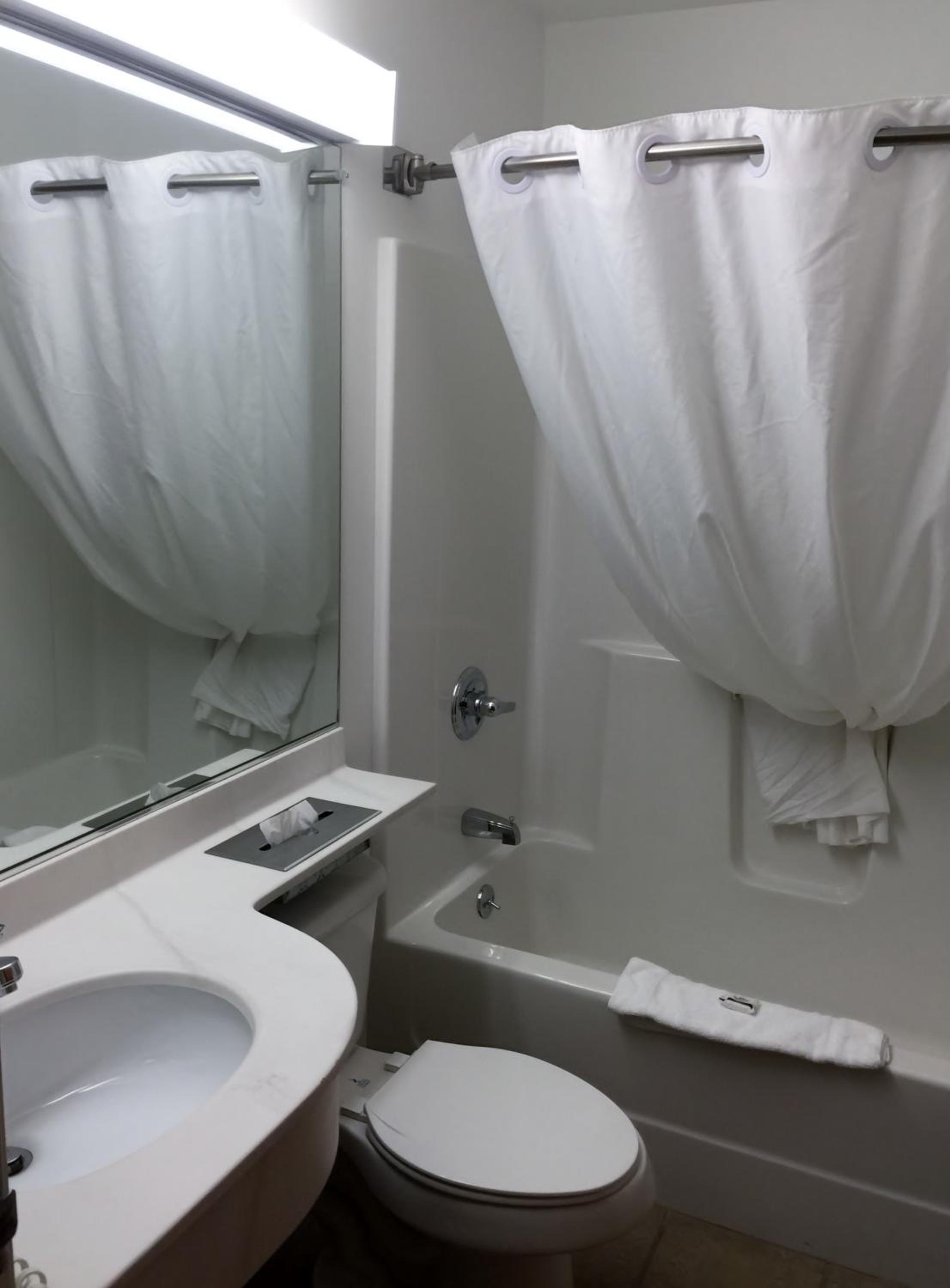 Queen Room - Non-Smoking - Photo 3