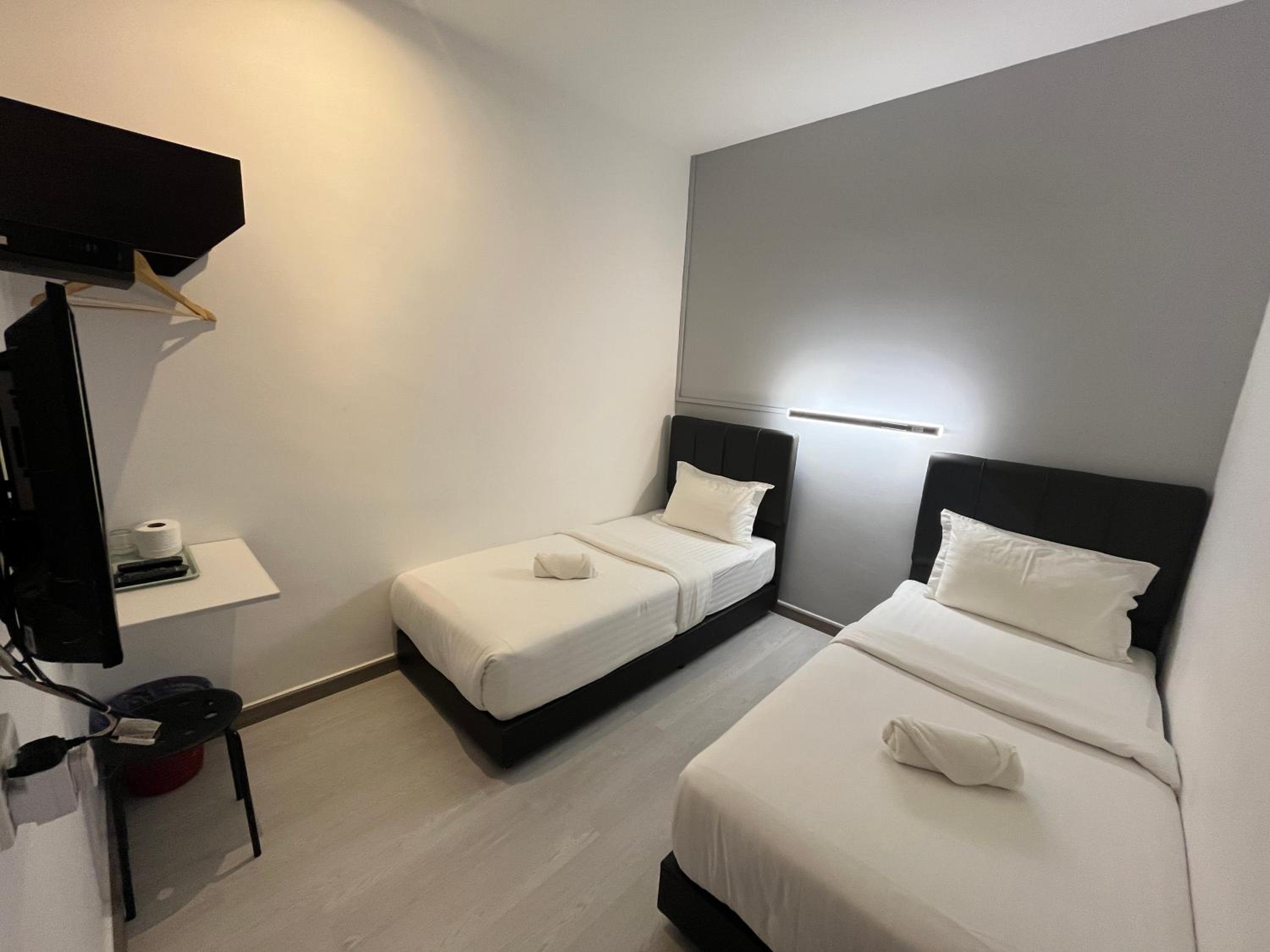 Standard Twin Room photo 2