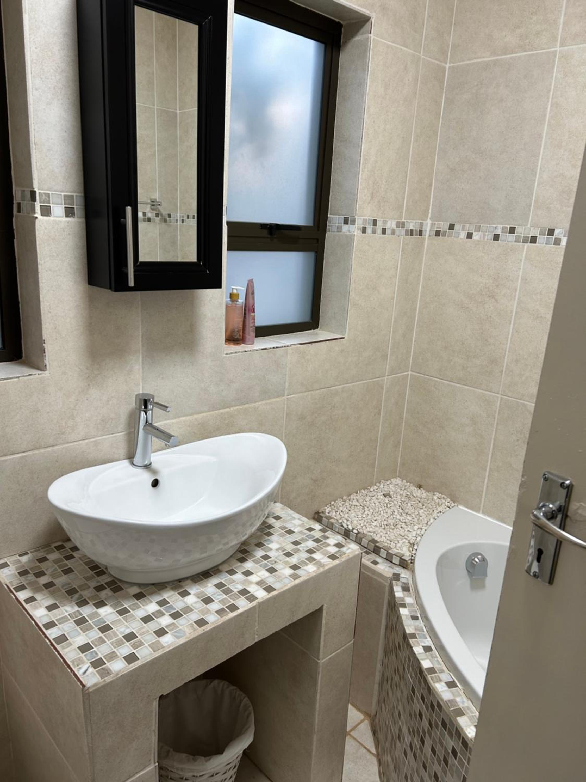 Double Room with Garden View - Photo 8