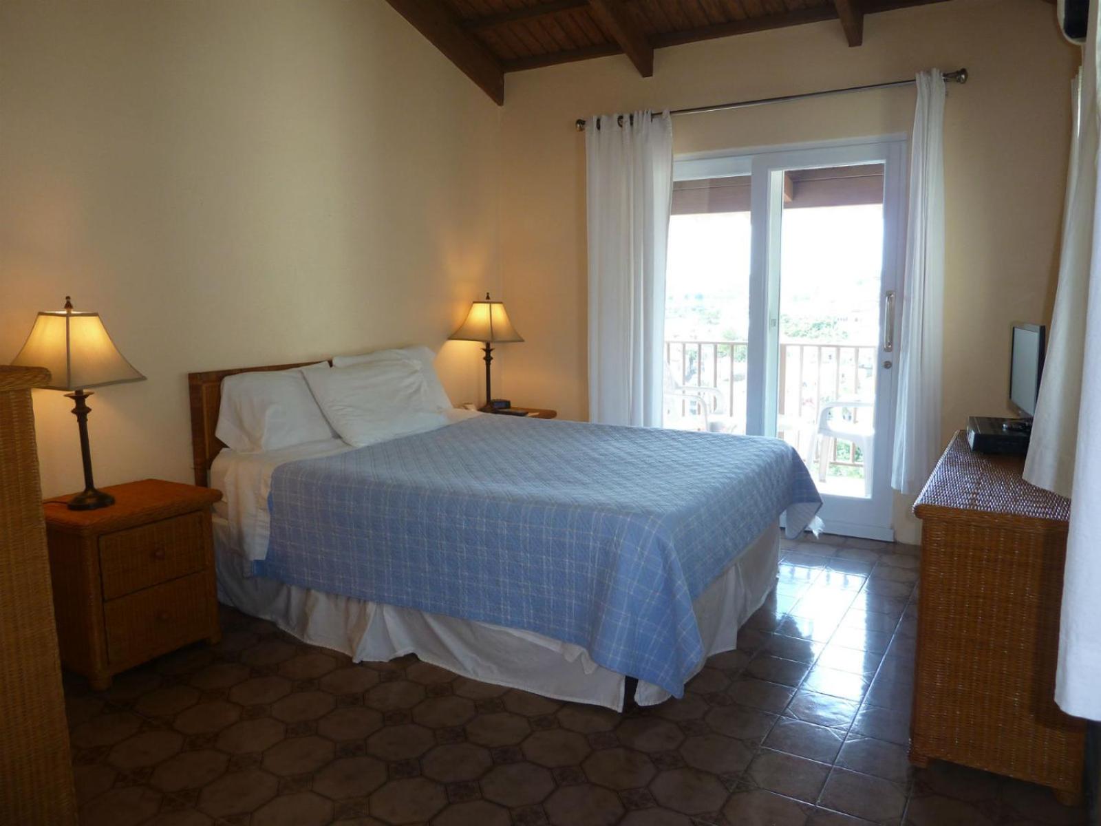 Queen Room with Harbor View photo 3