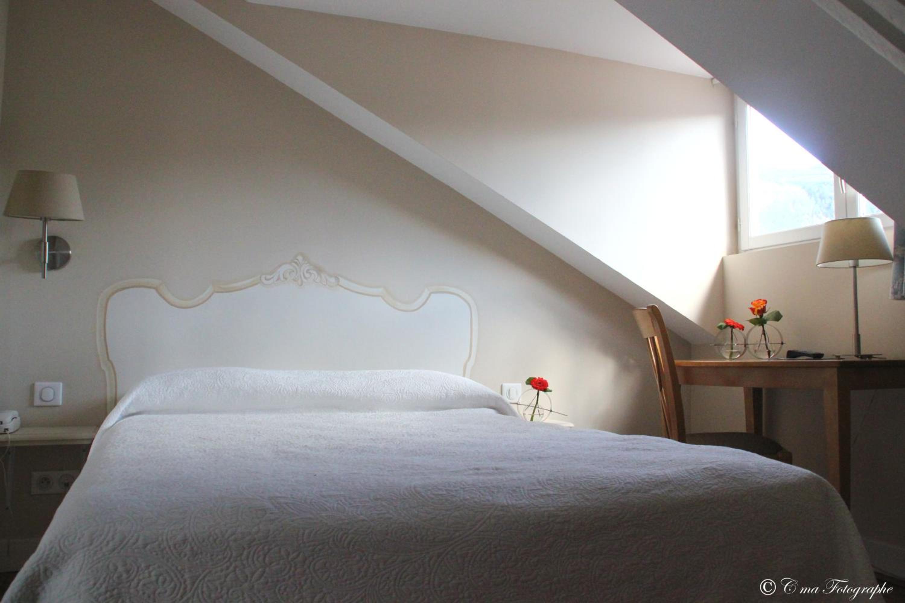 Double or Twin Room - Photo 4
