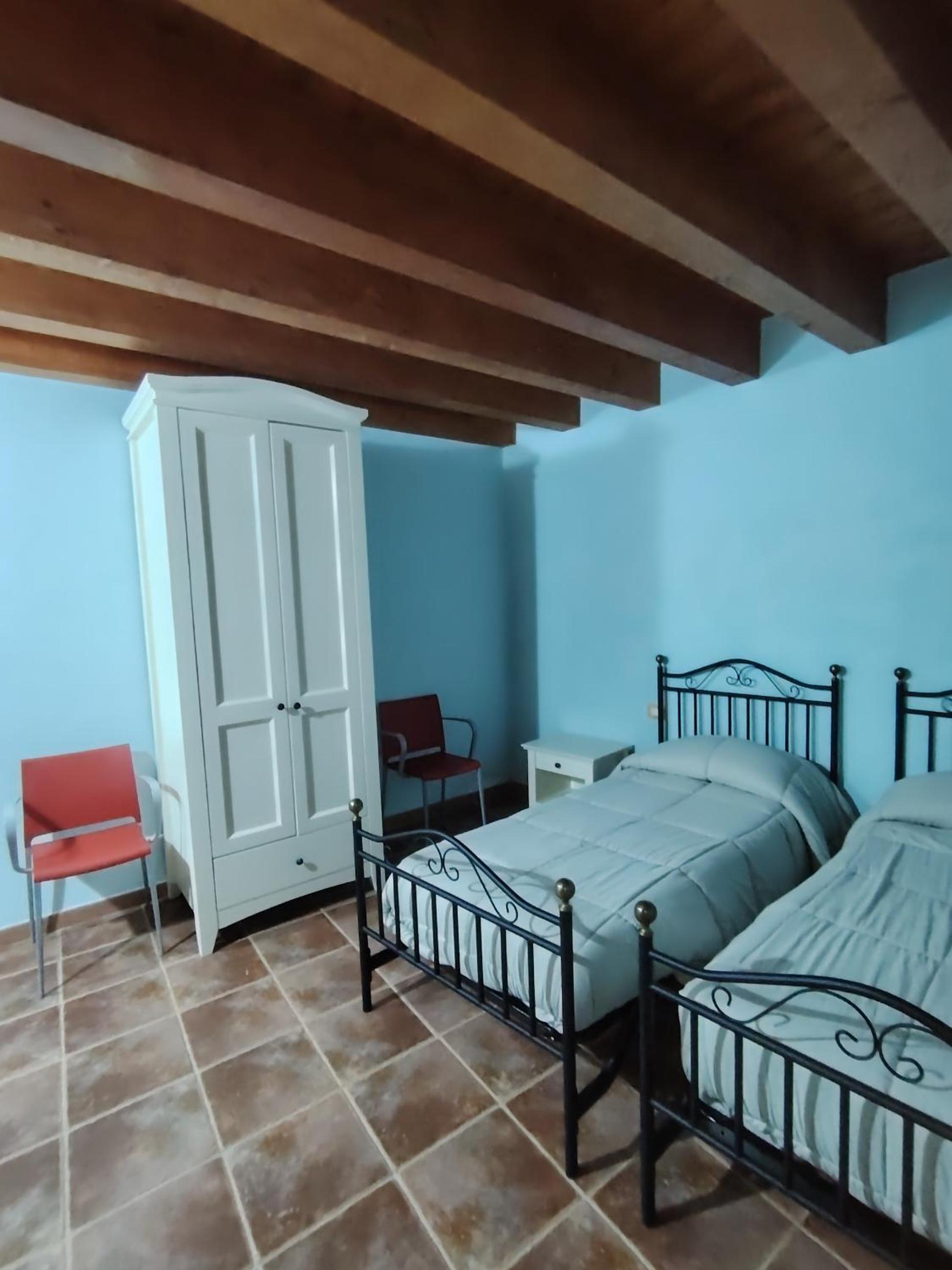 Twin Room with Private Bathroom photo 3