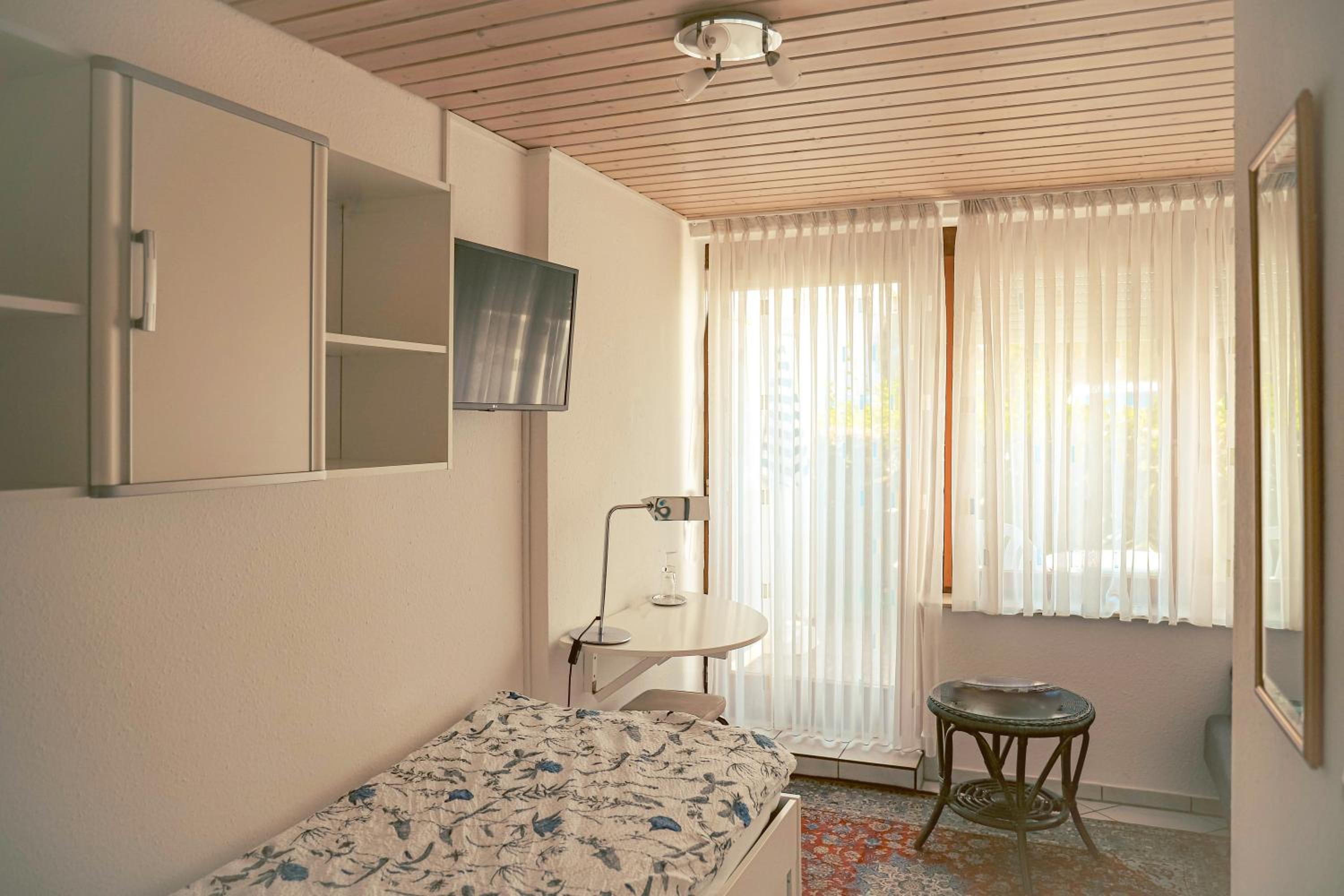 Standard Single Room with Shower photo 3