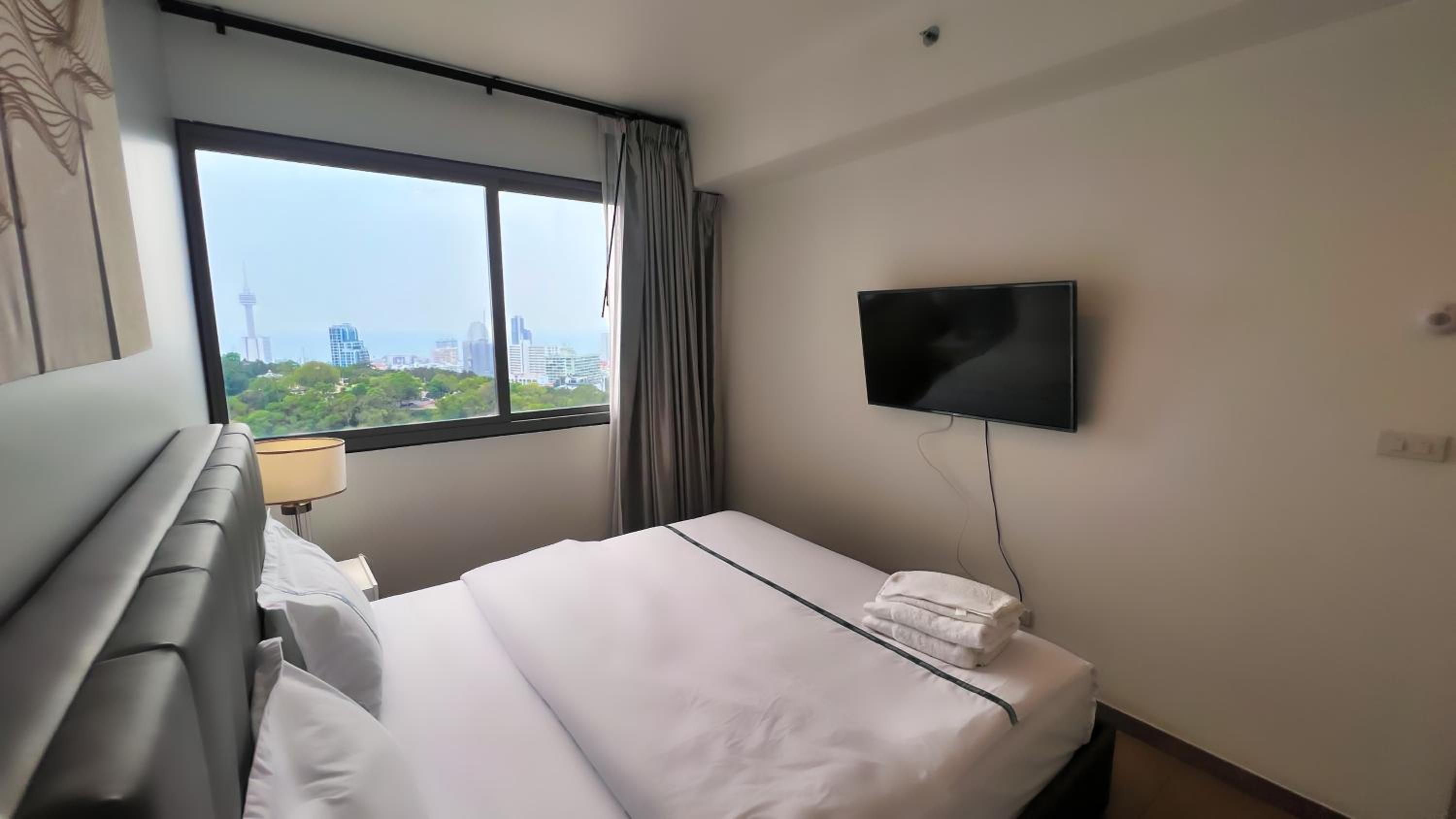 Two-Bedroom Deluxe Apartment with Harbor View photo 2