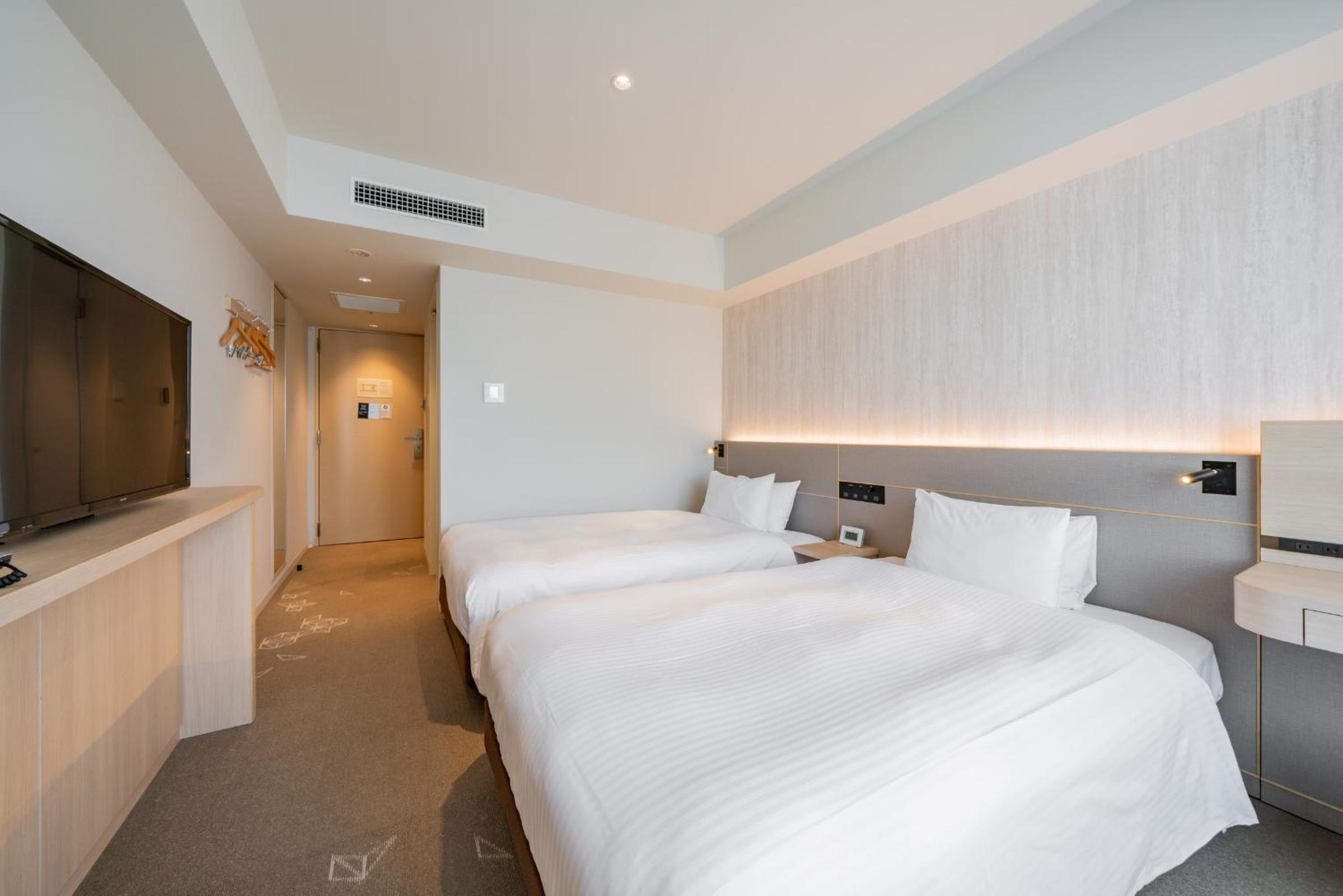 Adjoining 2 Twin Rooms - Not Connecting Room