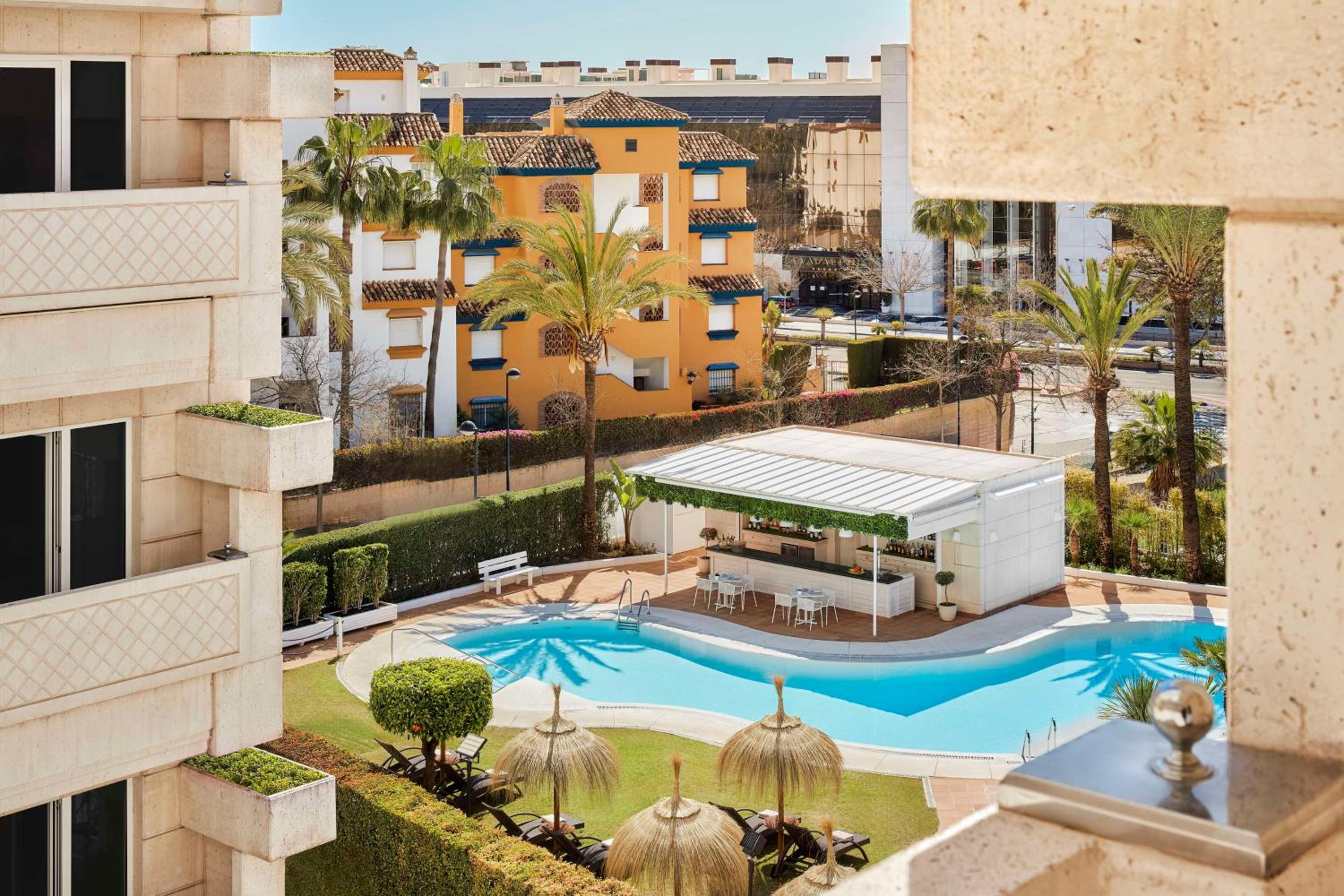 Superior Room with Pool View and Terrace thumbnail 5