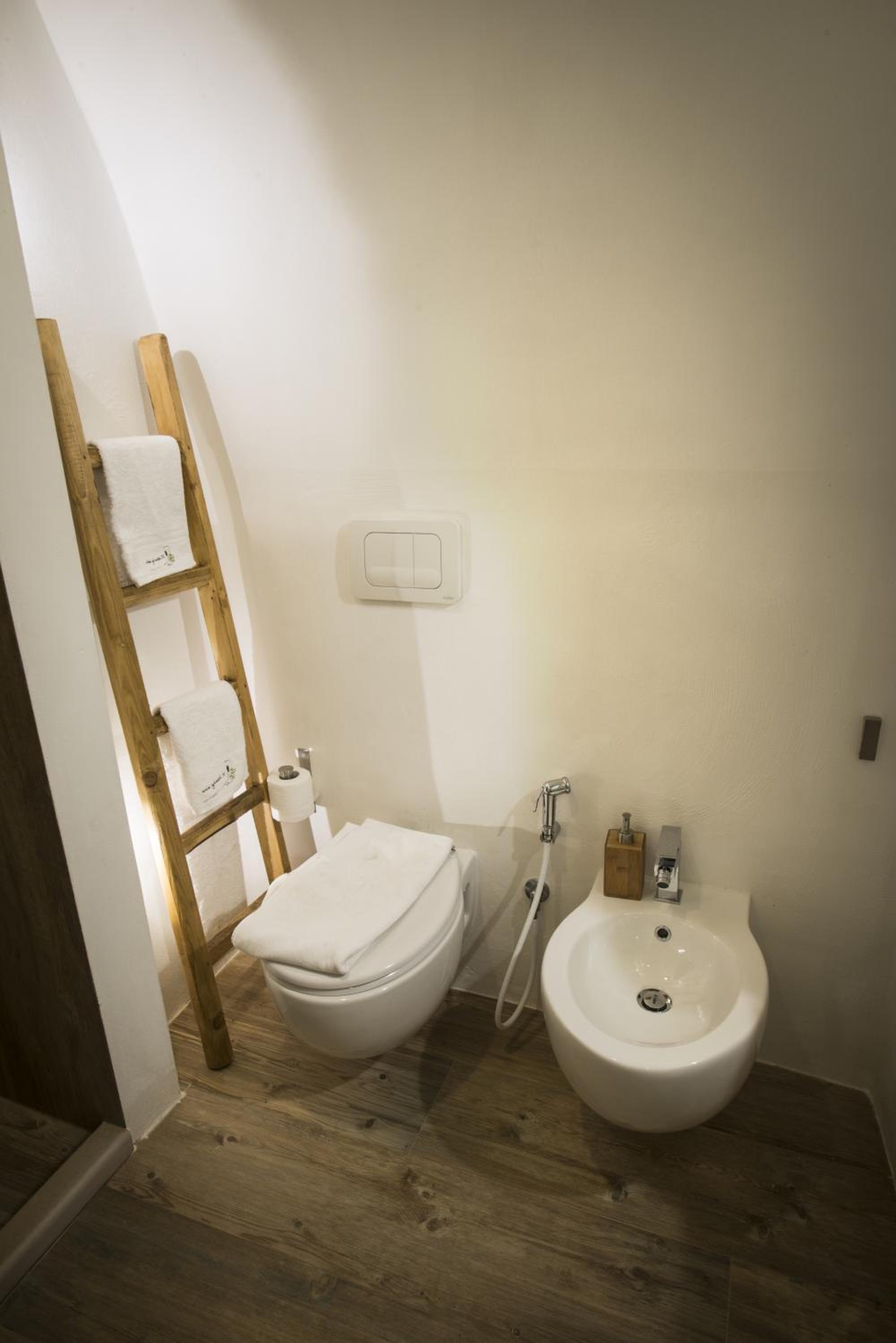 One-Bedroom Apartment - Split Level - Photo 4