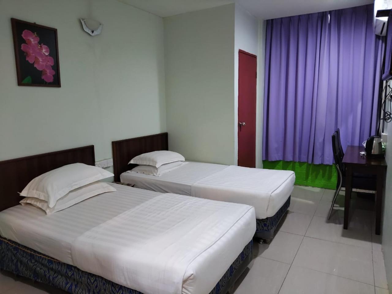 Twin Room - Photo 3