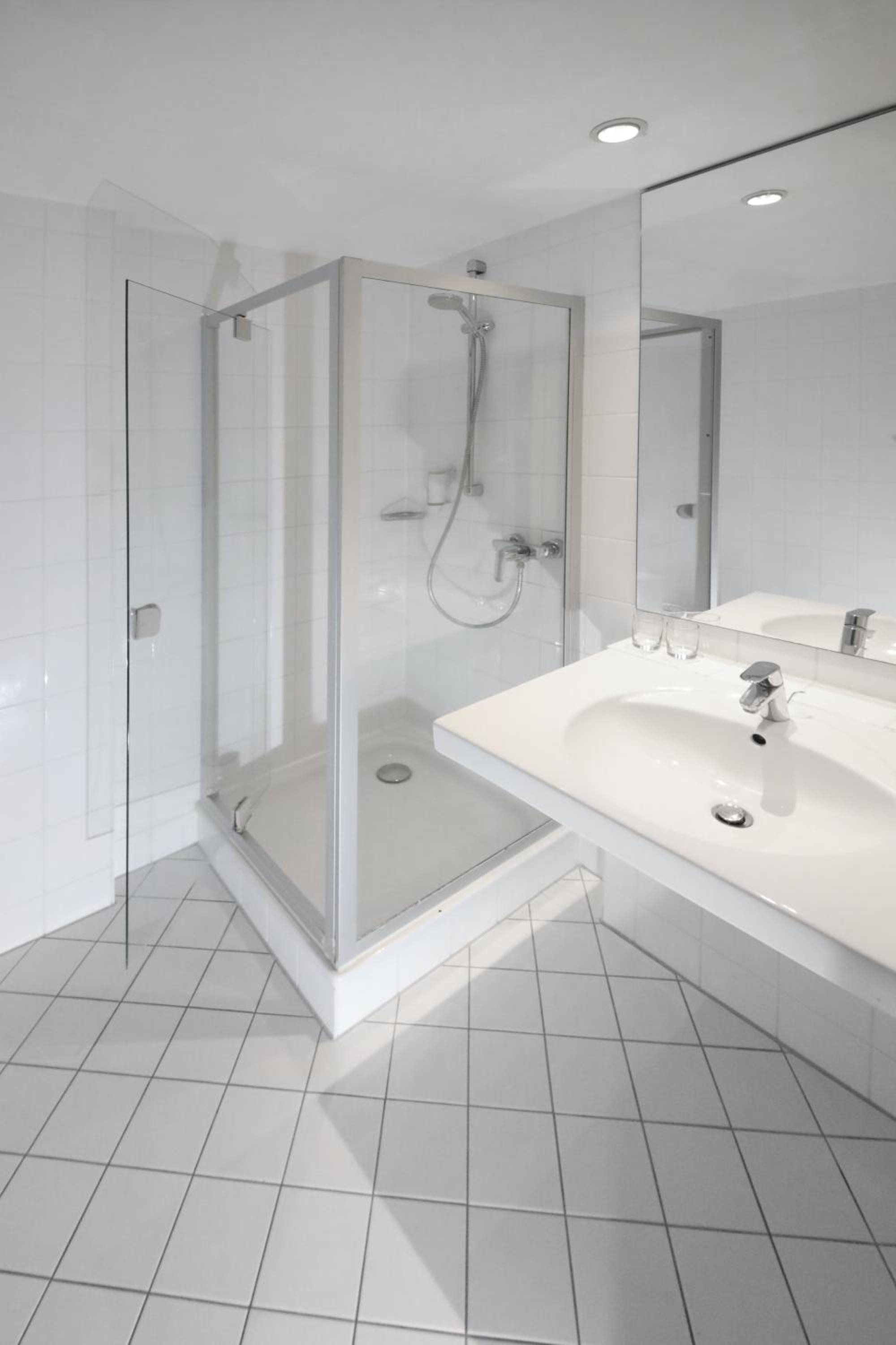 Standard Double or Twin Room - Photo 6