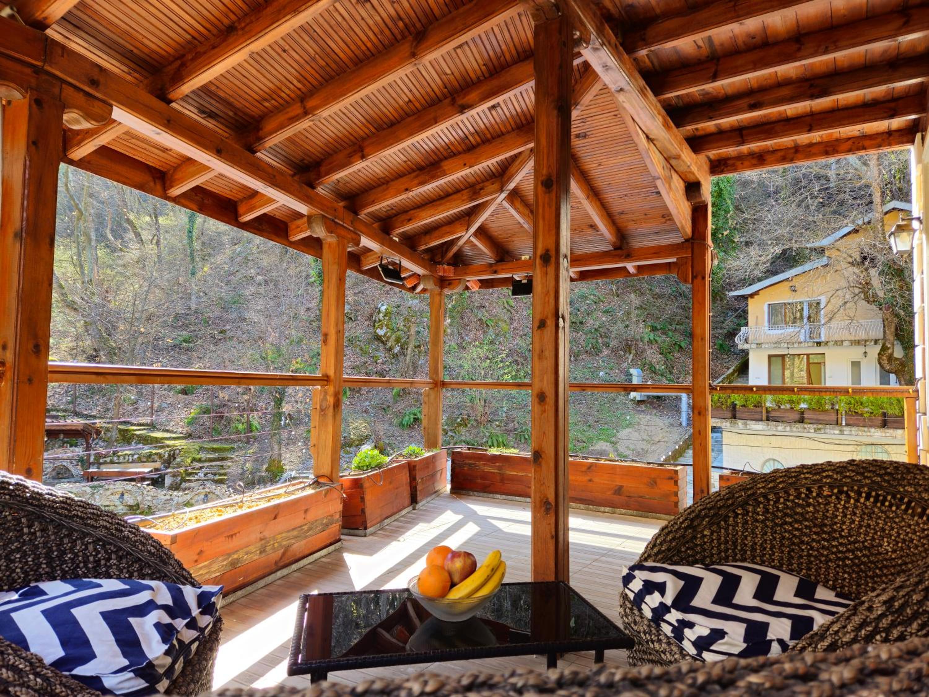 One-Bedroom Apartment with Balcony and Mountain View   - Photo 6