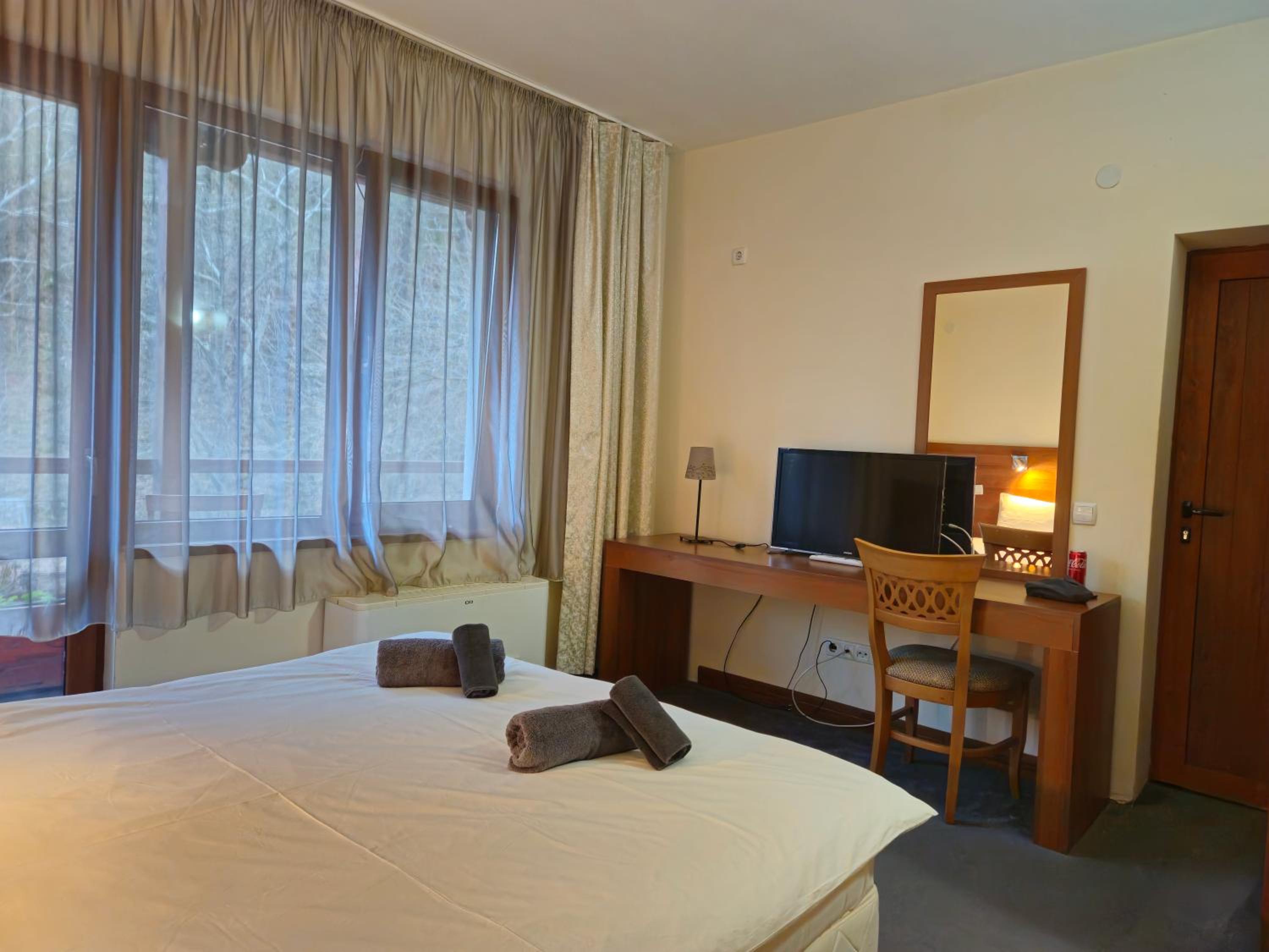 One-Bedroom Apartment with Garden View - Photo 3