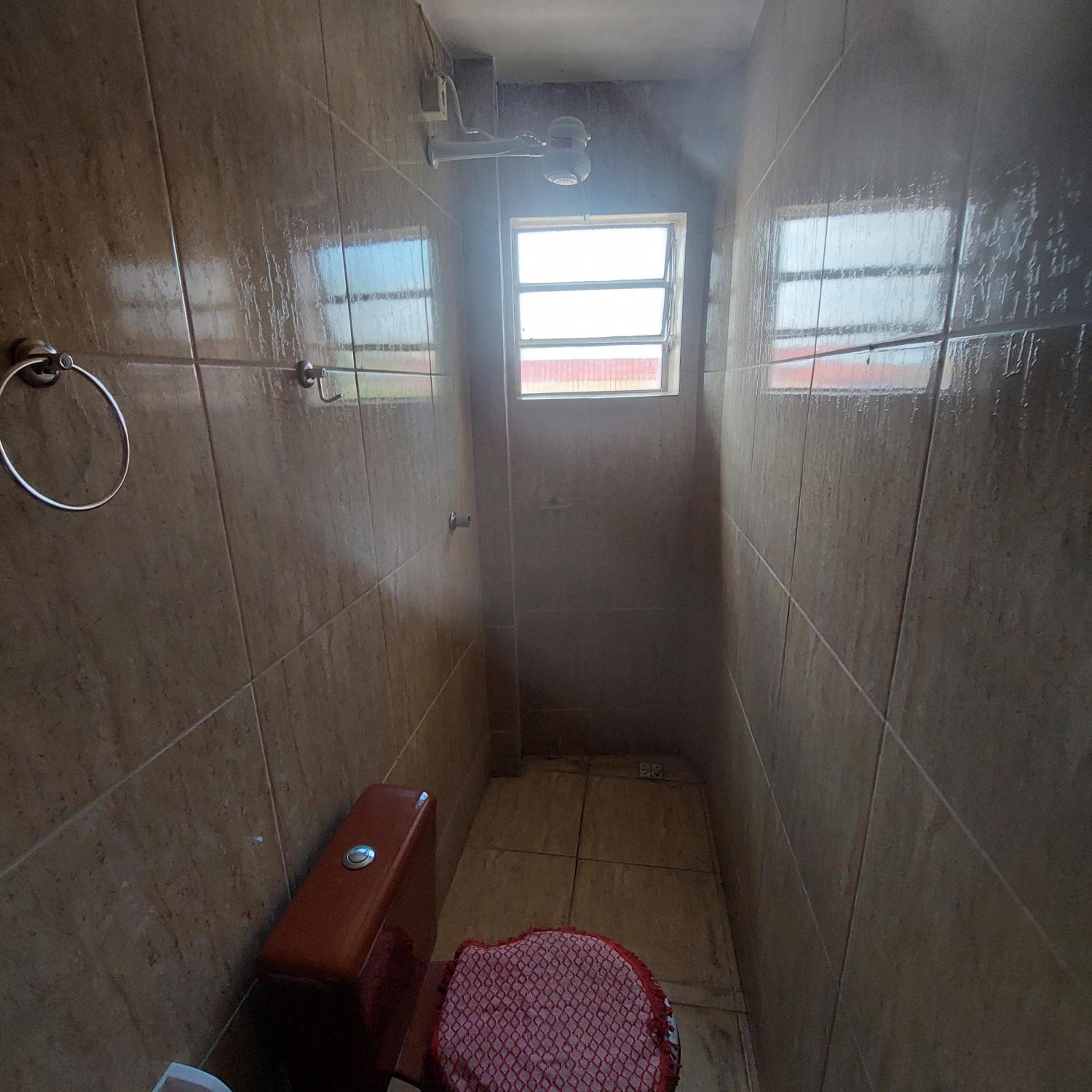 Deluxe One-Bedroom Apartment with City View photo 3