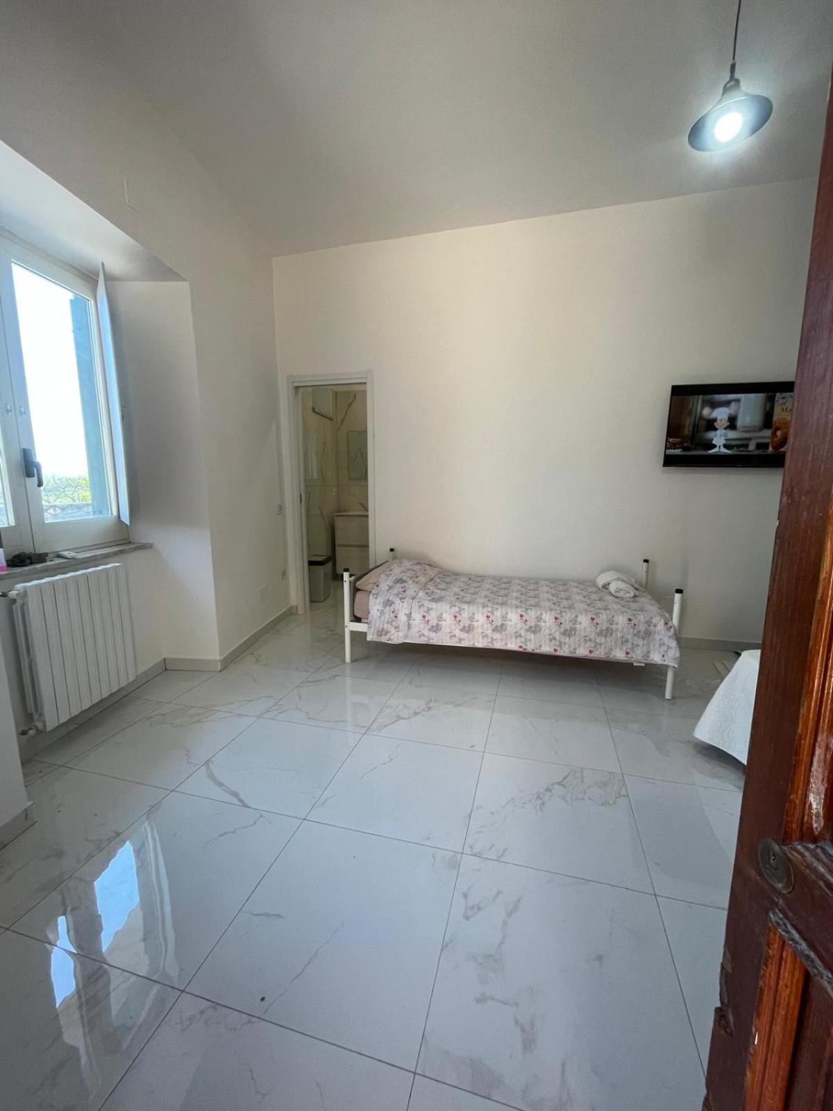 Triple Room with Private Bathroom photo 1