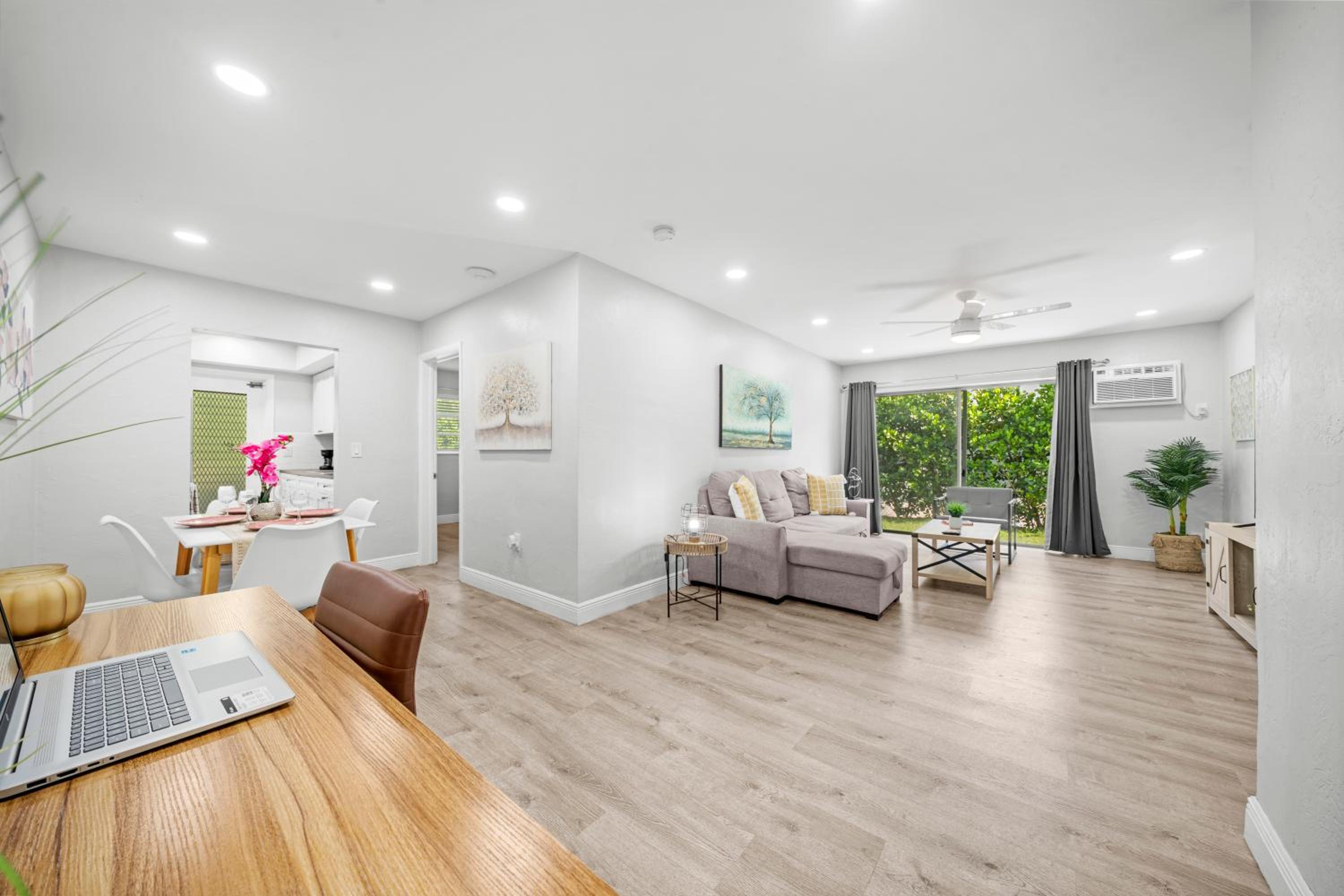 Superior One-Bedroom Apartment - Photo 8