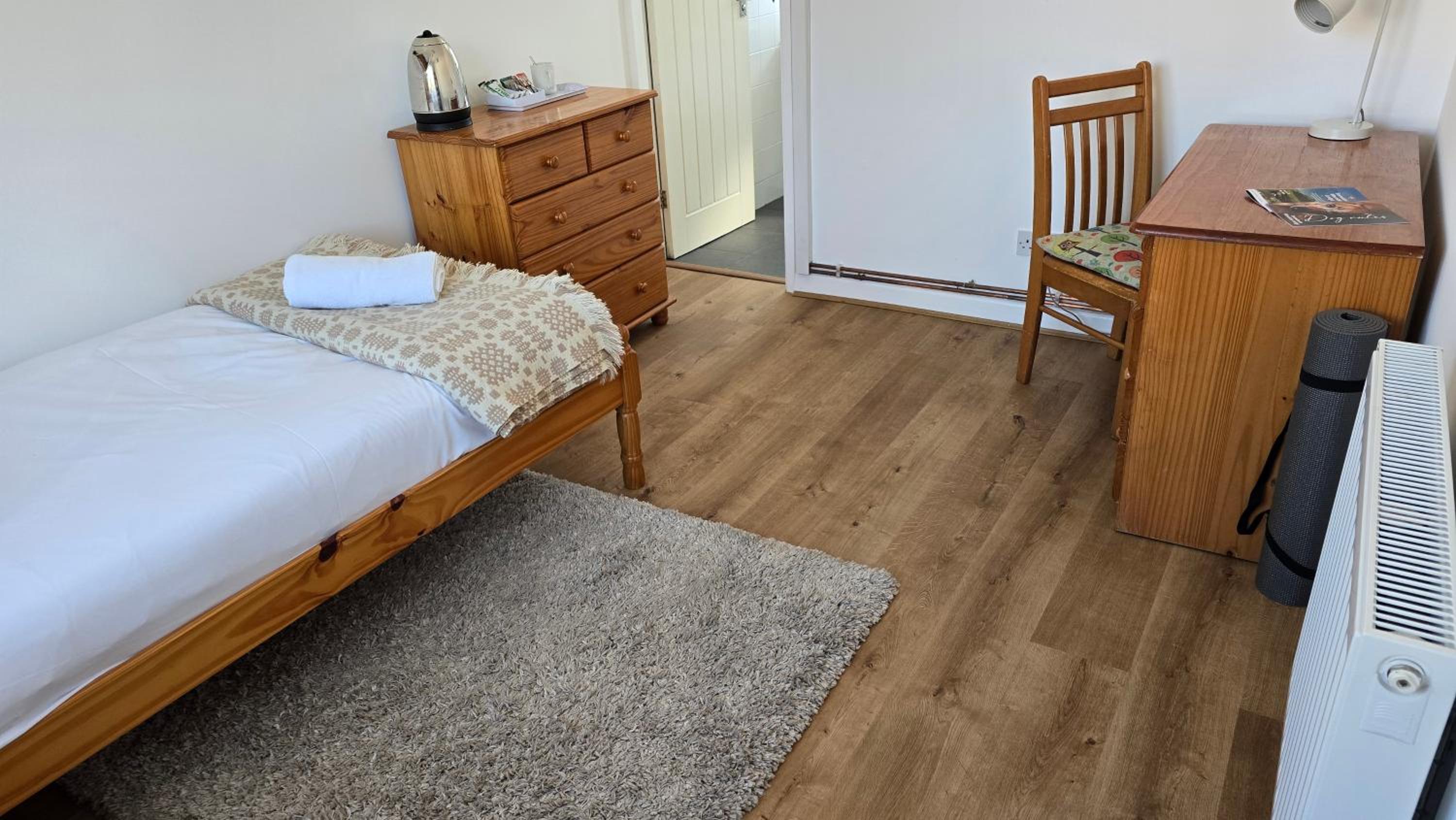 Single Room with Private Bathroom photo 2