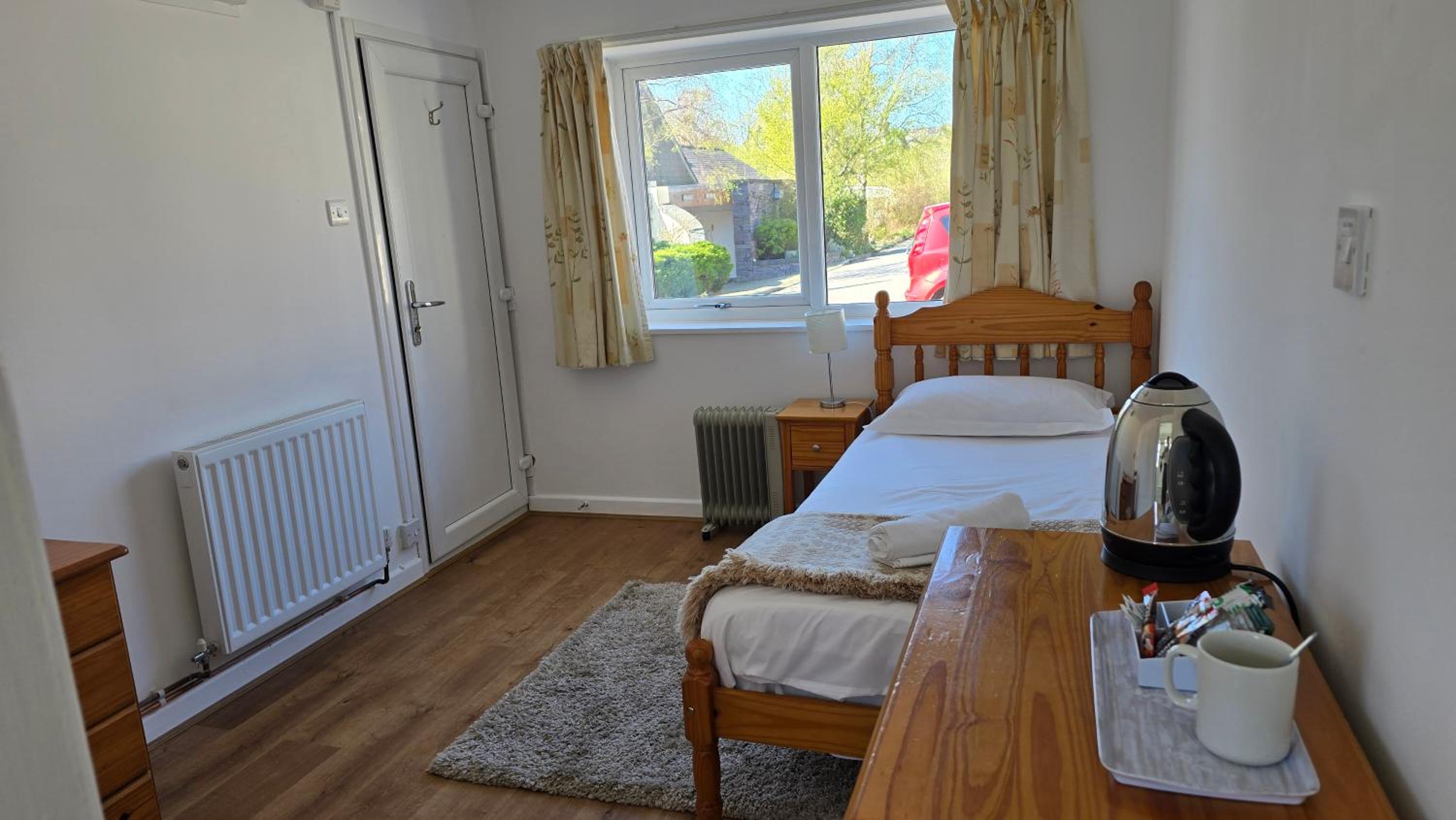 Single Room with Private Bathroom photo 3