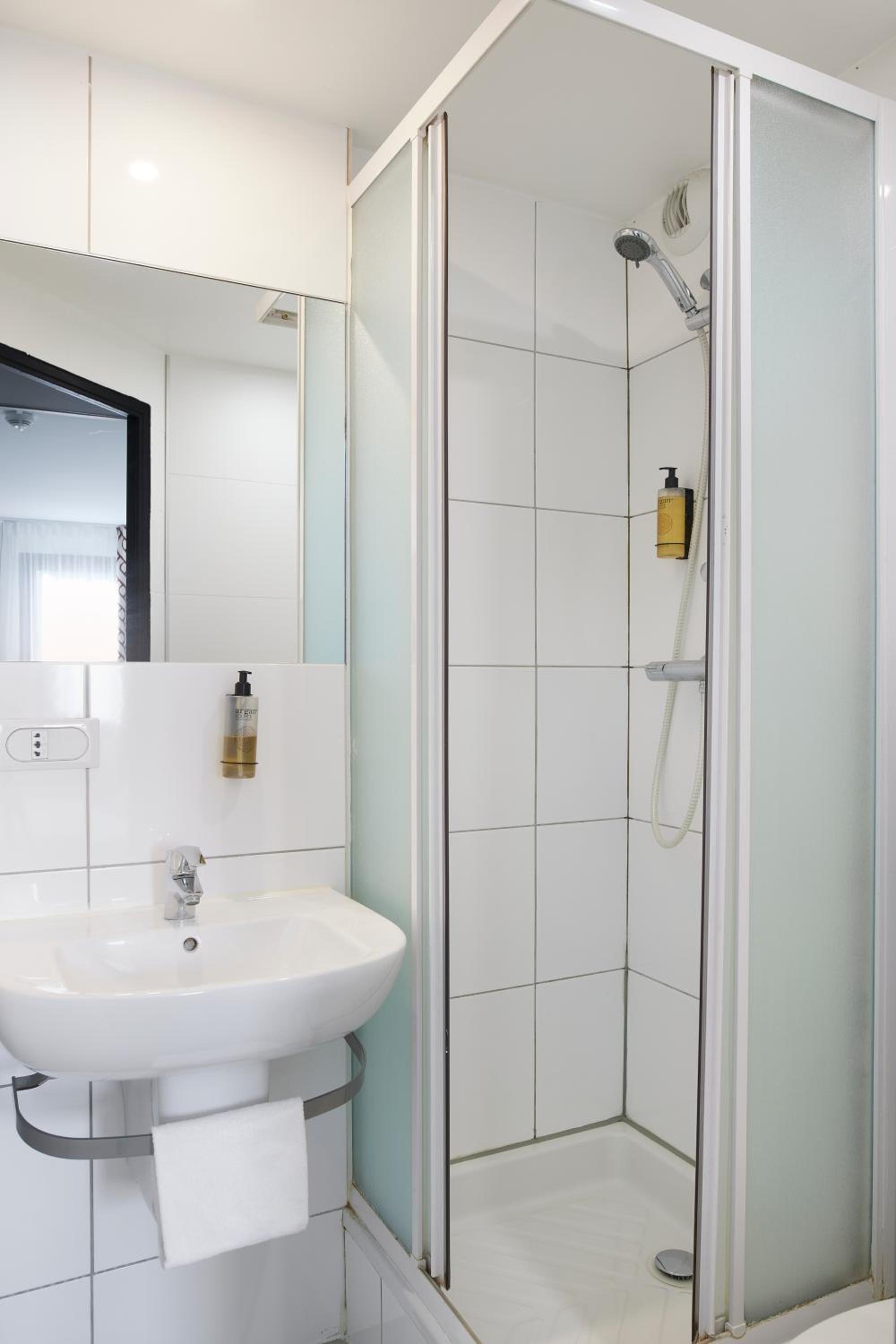 Standard Quadruple Room - Photo 1