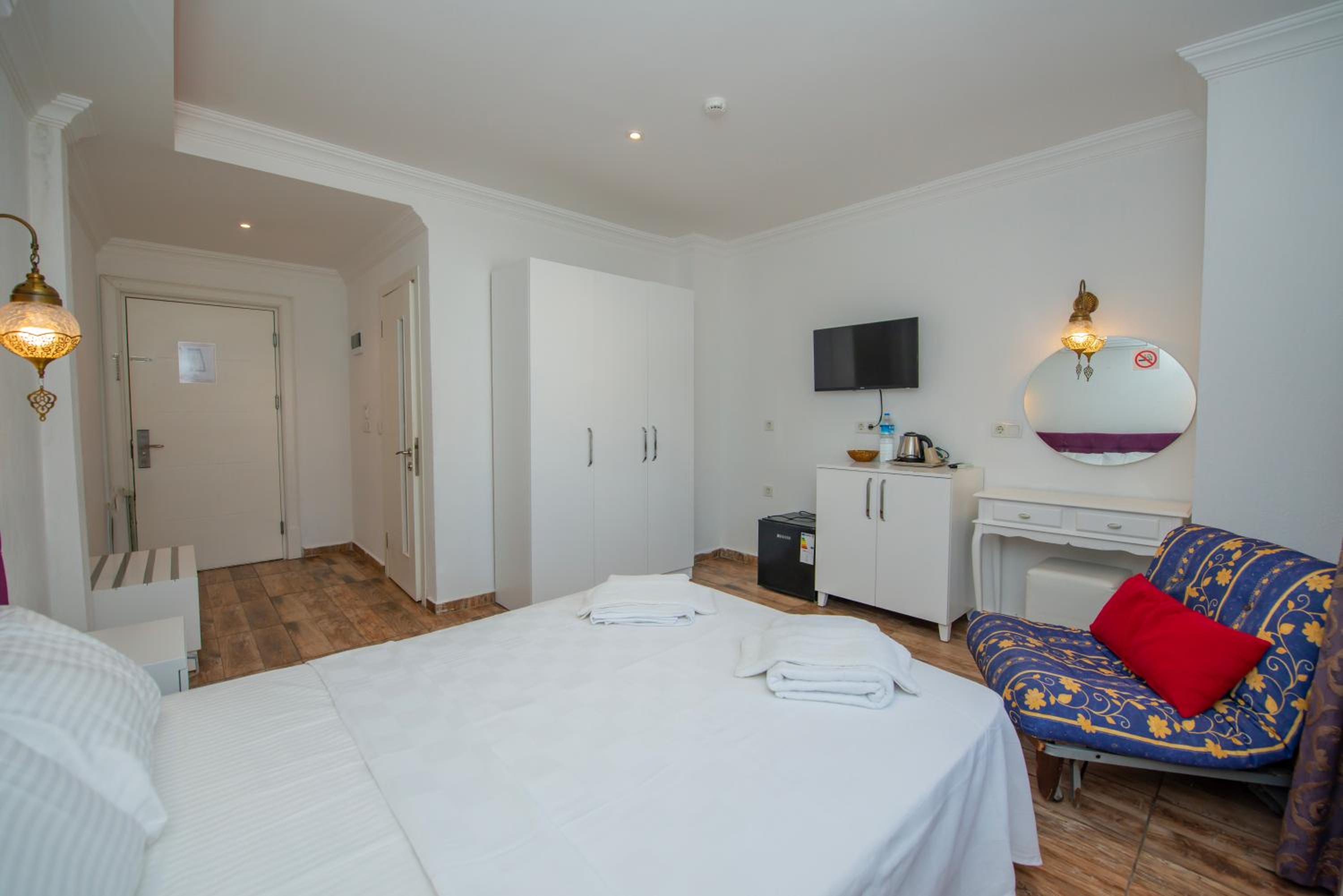 Budget Double Room - Photo 4