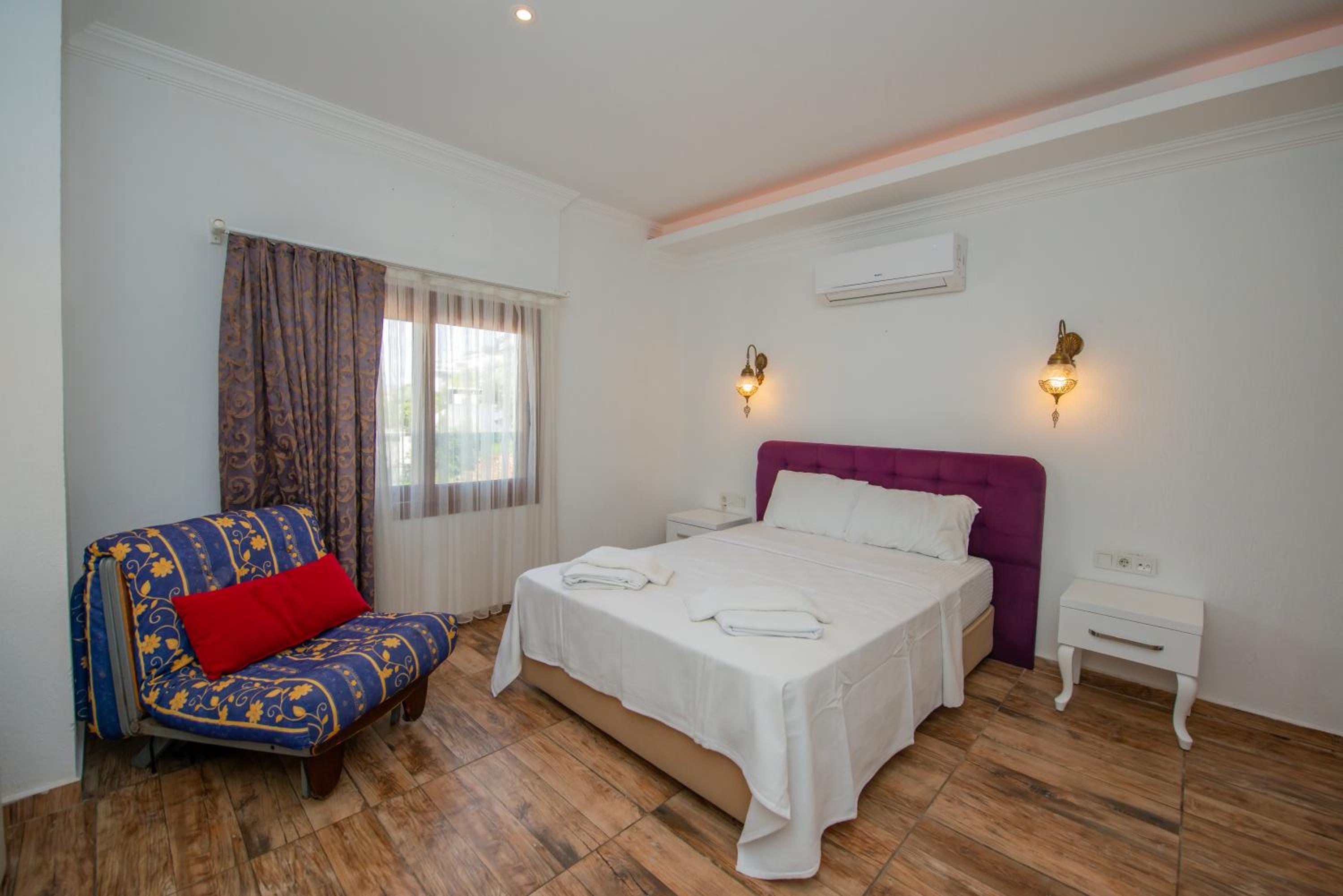Budget Double Room - Photo 3
