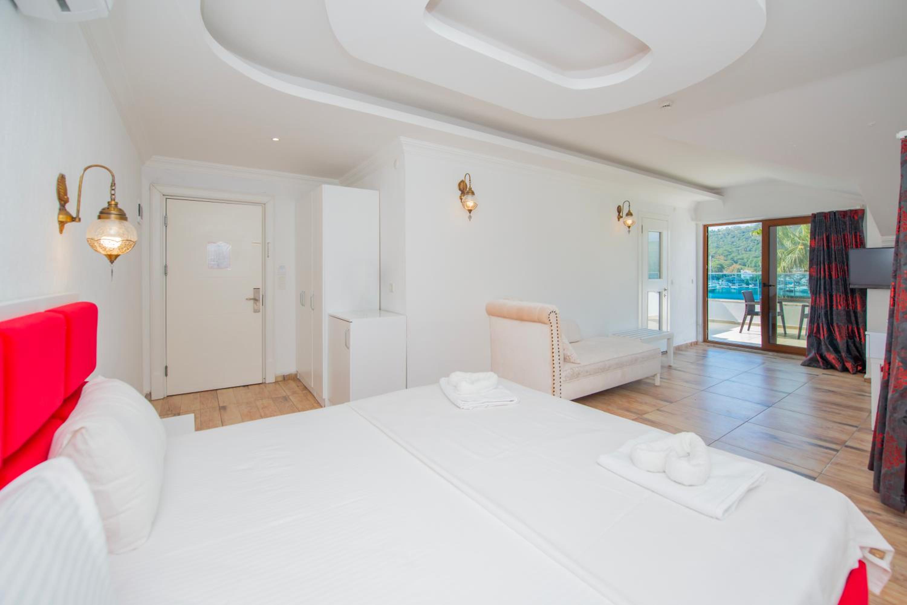 King Room with Spa Bath - Photo 3