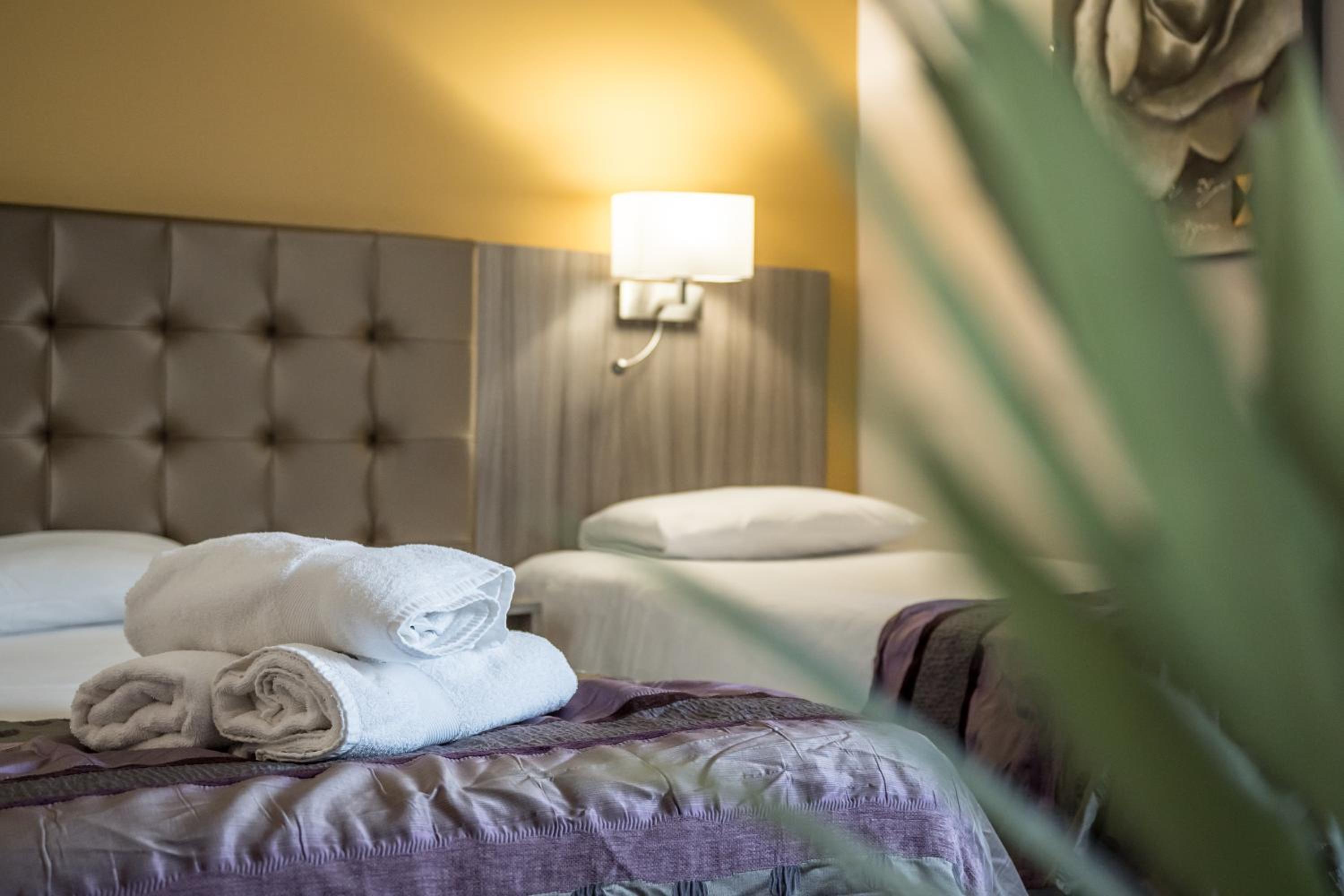 Superior Twin Room - Photo 6