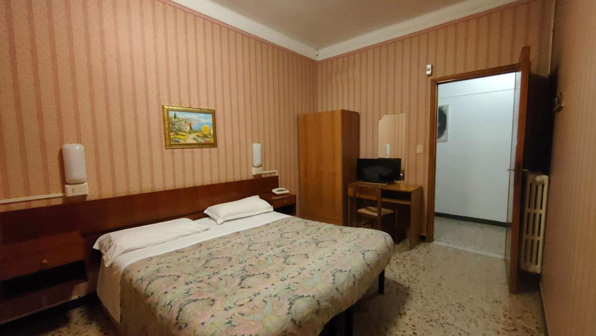 Deluxe Double or Twin Room photo 2