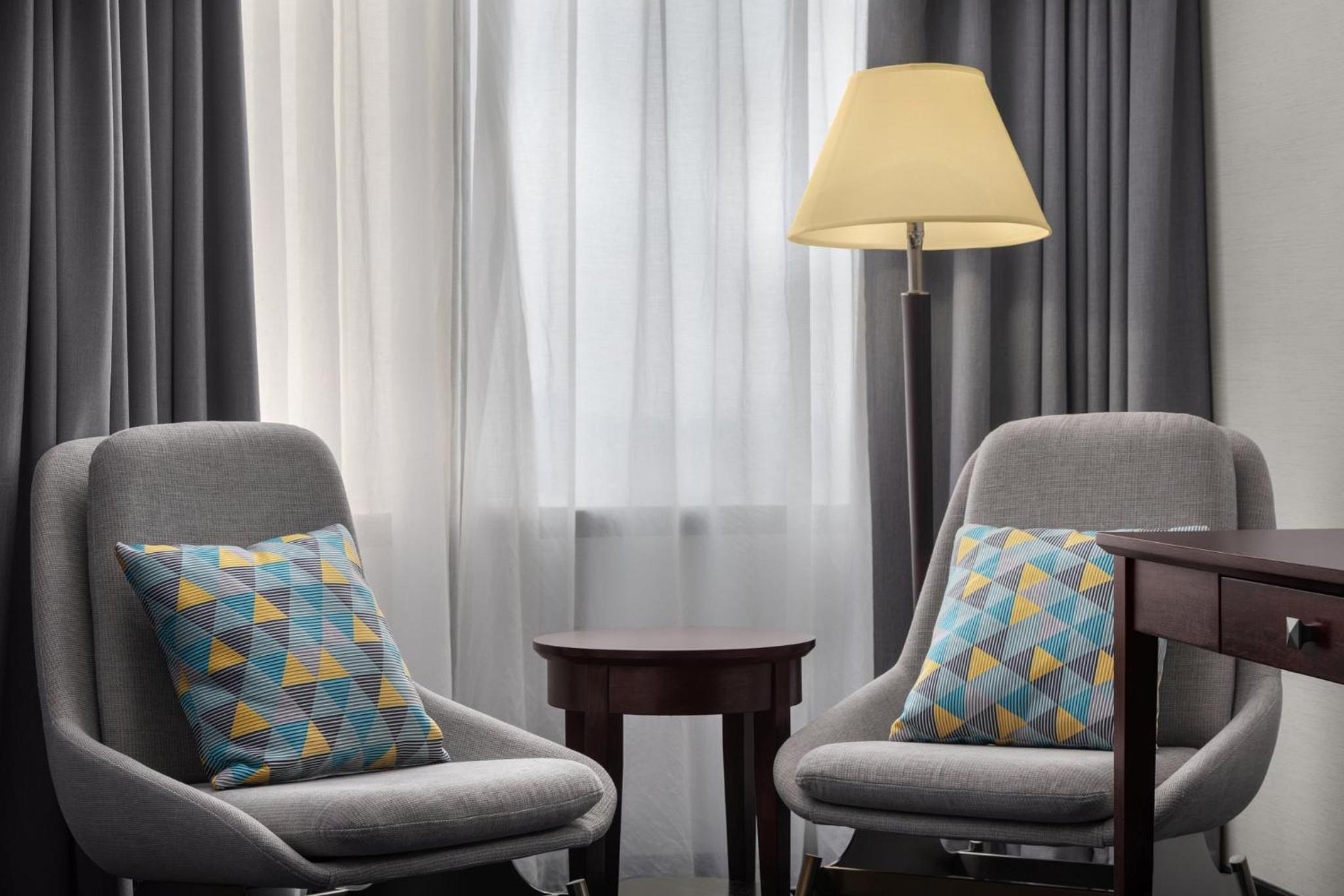 Standard Queen Room with Mobility Accessible Roll-In Shower