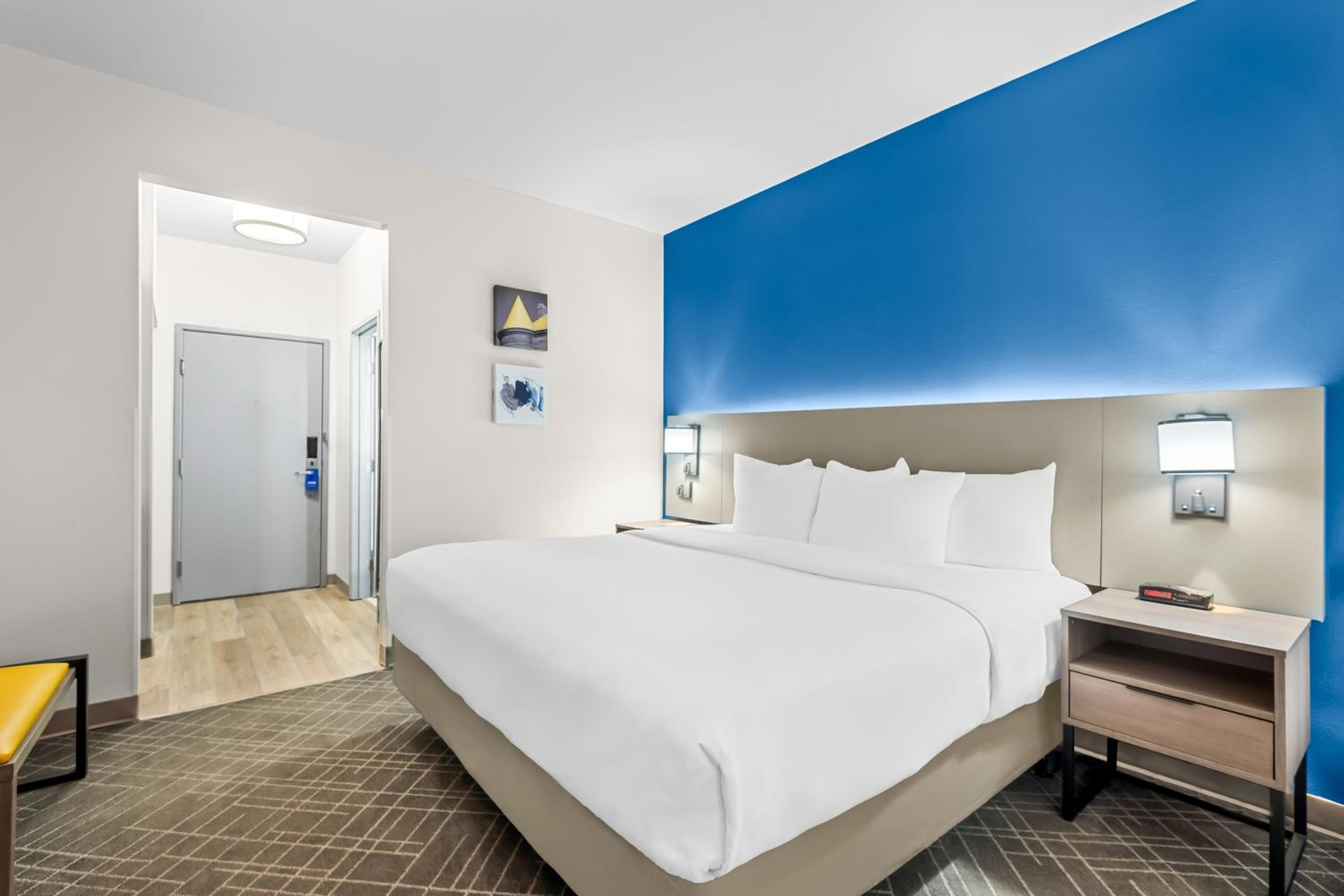 Efficiency King Suite with Roll-In Shower - Disability Access/Non Smoking - Photo 3
