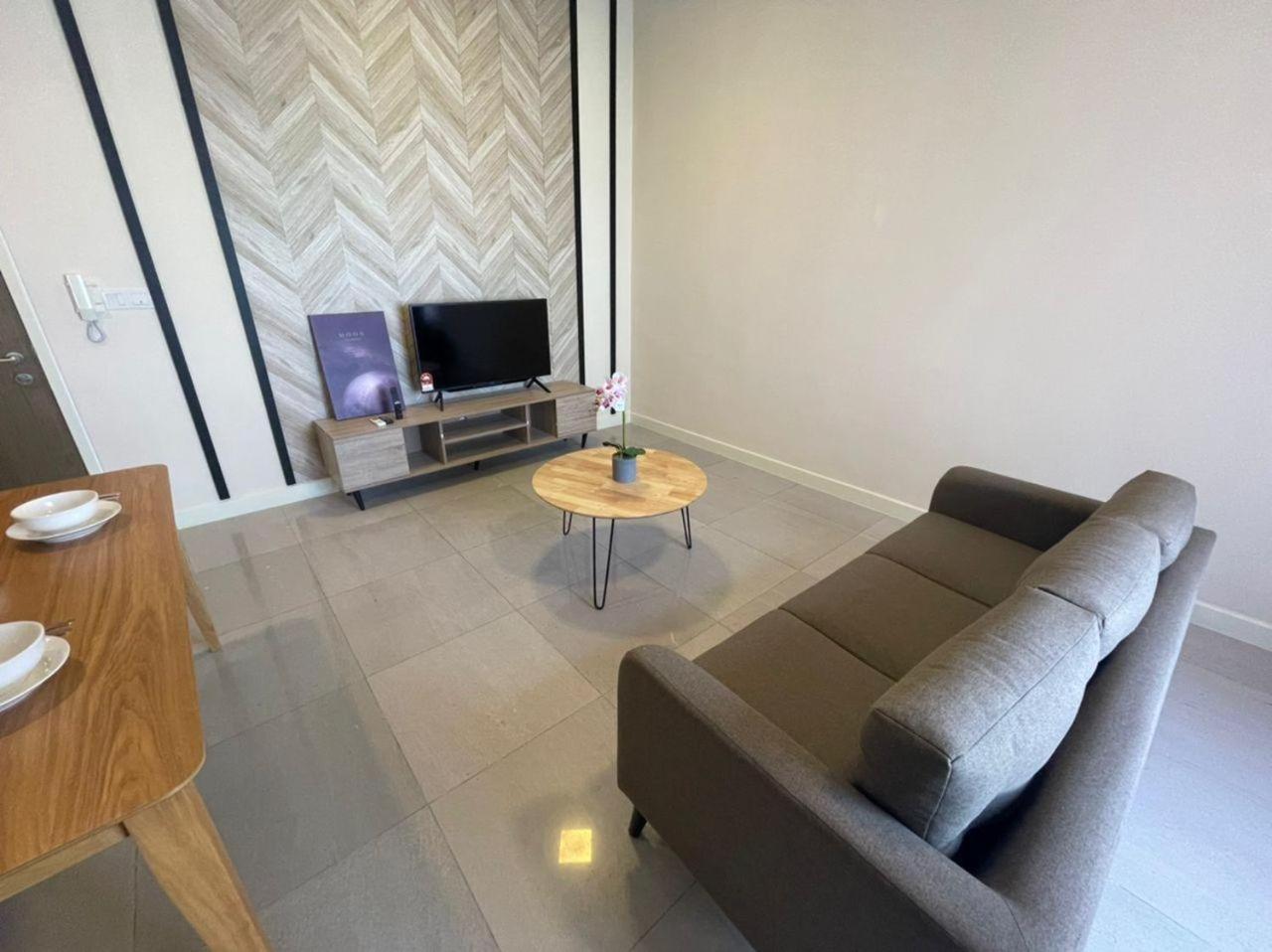 One-Bedroom Apartment with Sea View - Photo 2